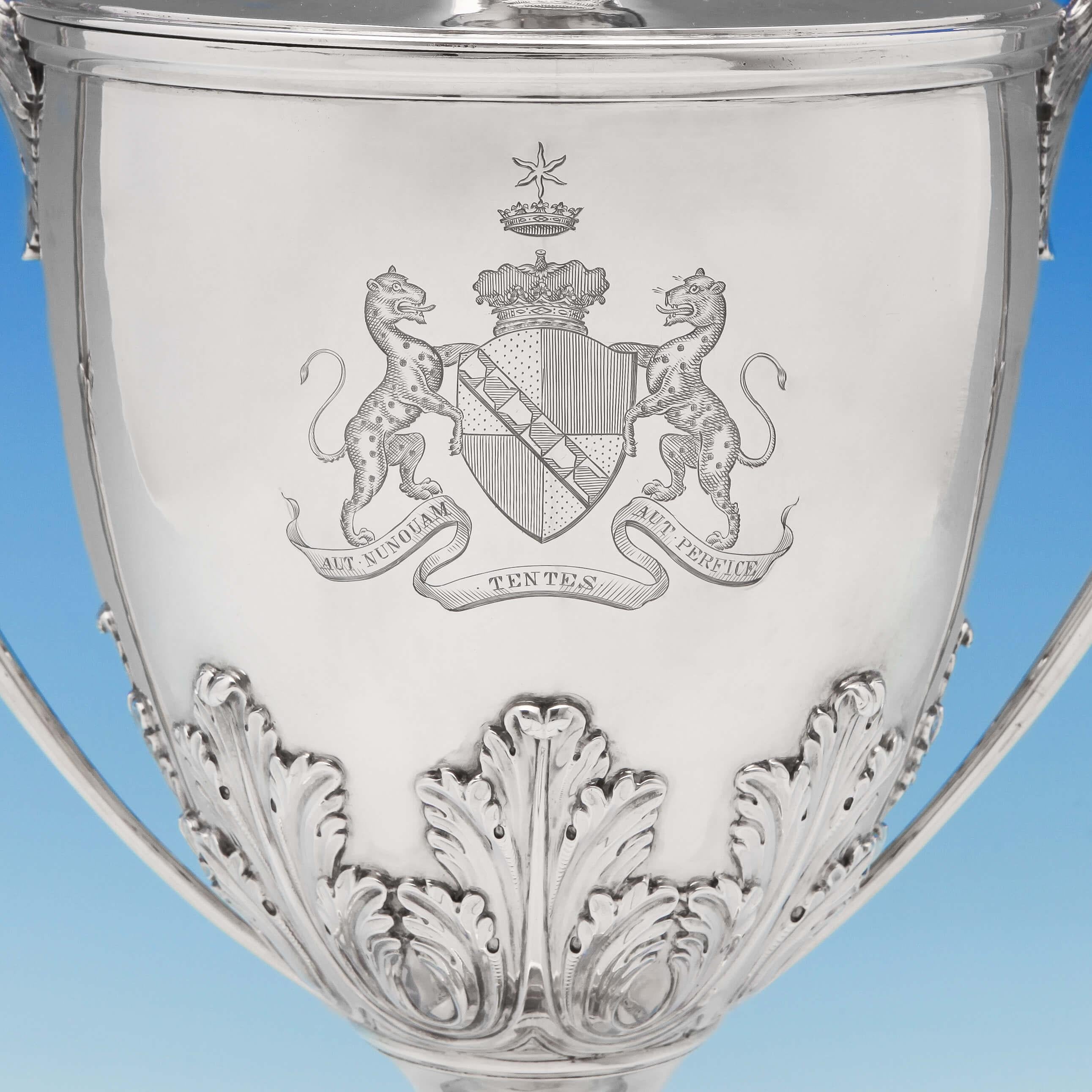 Taza y tapa de plata de ley del duque de Dorset Hallmarked Londres 1773 Neoclásico en venta
