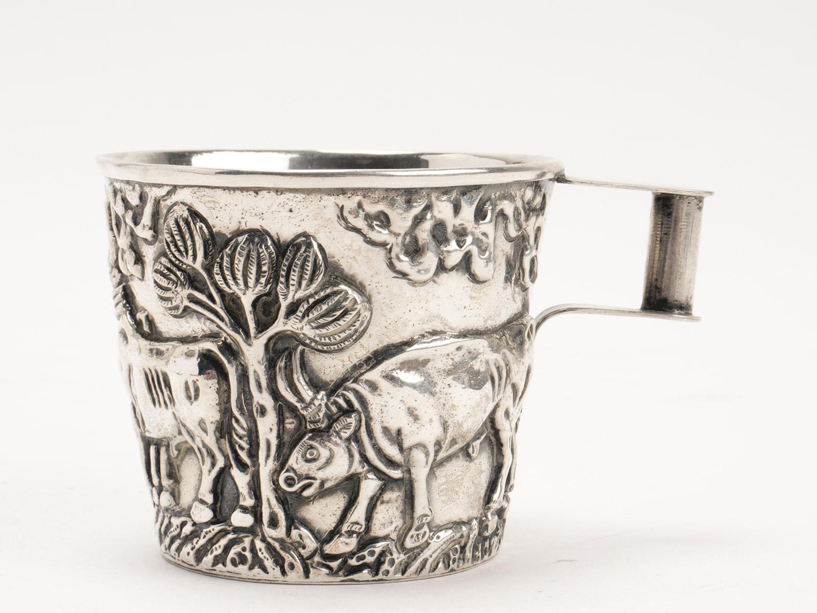 Coppa in argento, raffigurante la cattura del toro selvaggio, USA 1900. In condizioni buone in vendita a Milan, IT