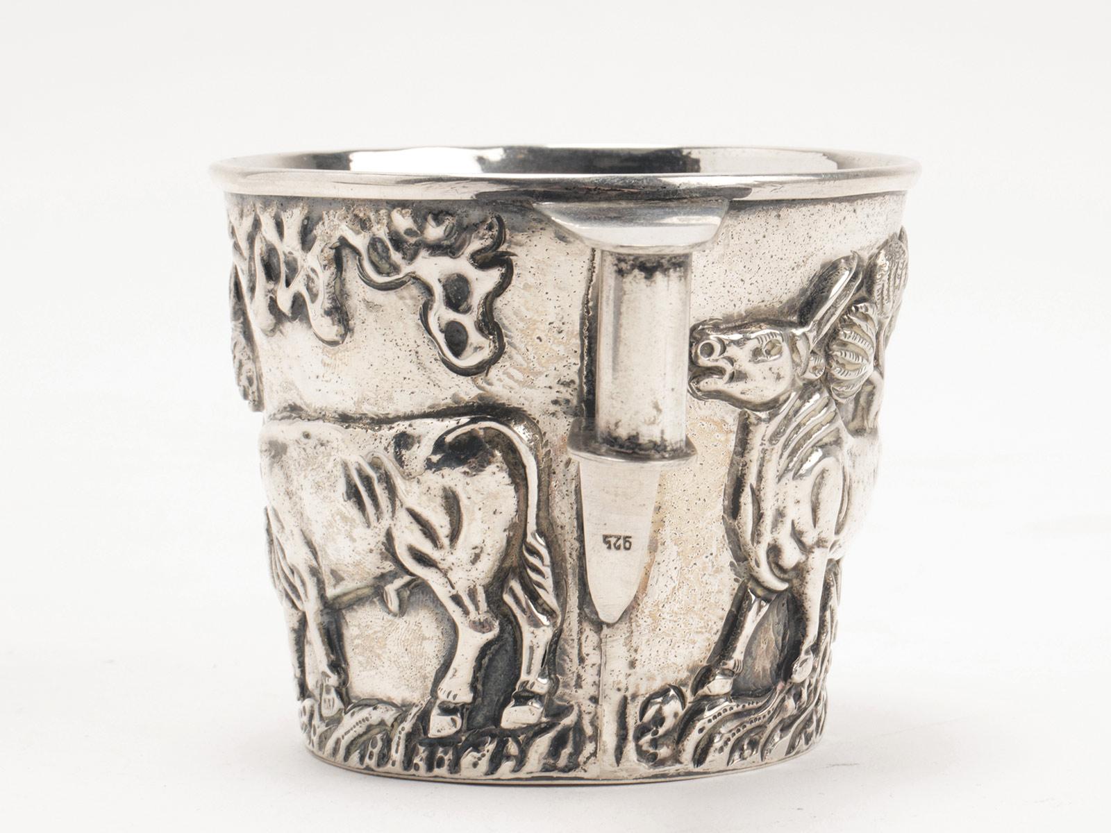 XX secolo Coppa in argento, raffigurante la cattura del toro selvaggio, USA 1900. in vendita