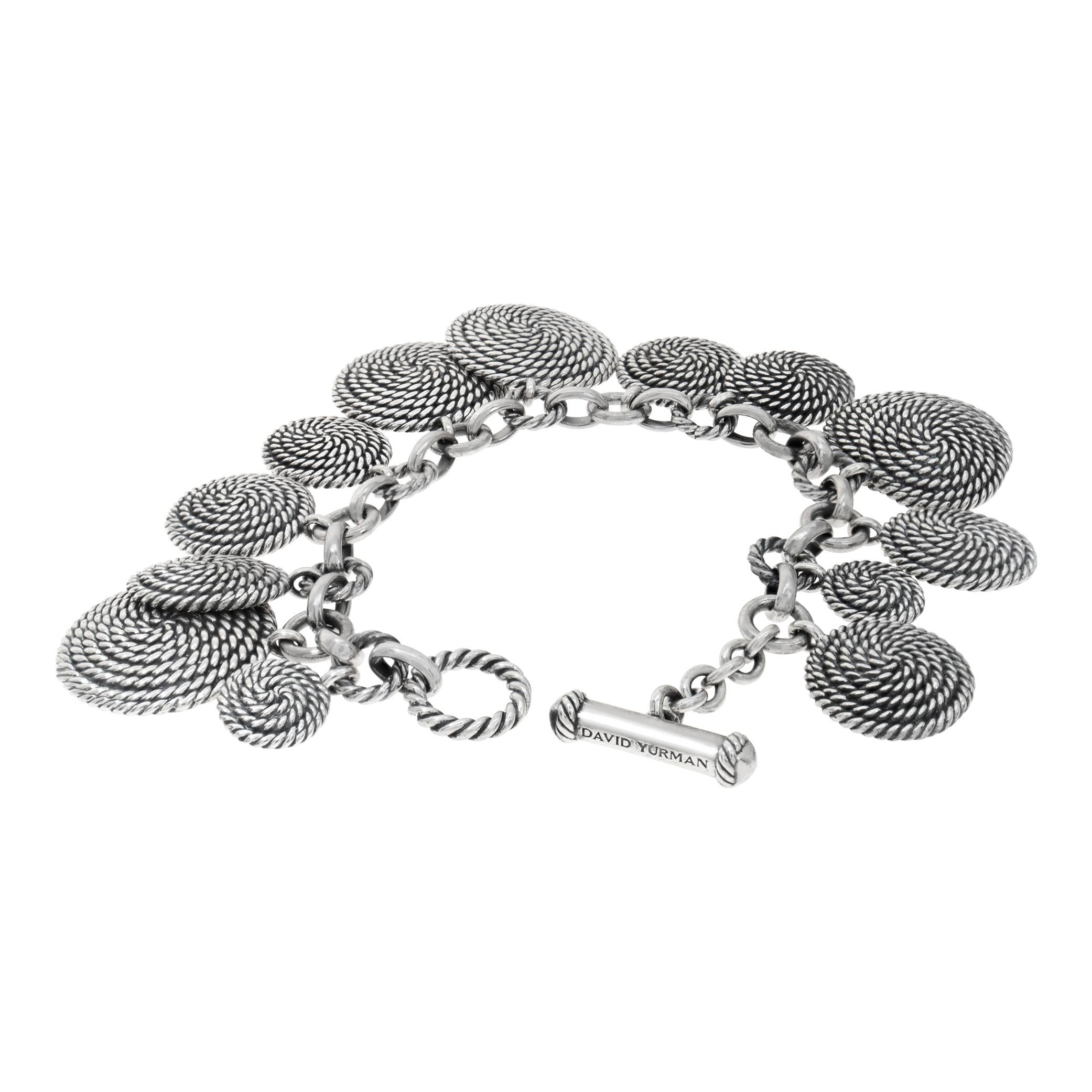 Braccialetto con charme a spirale David Yurman in argento sterling In condizioni ottime in vendita a Surfside, FL