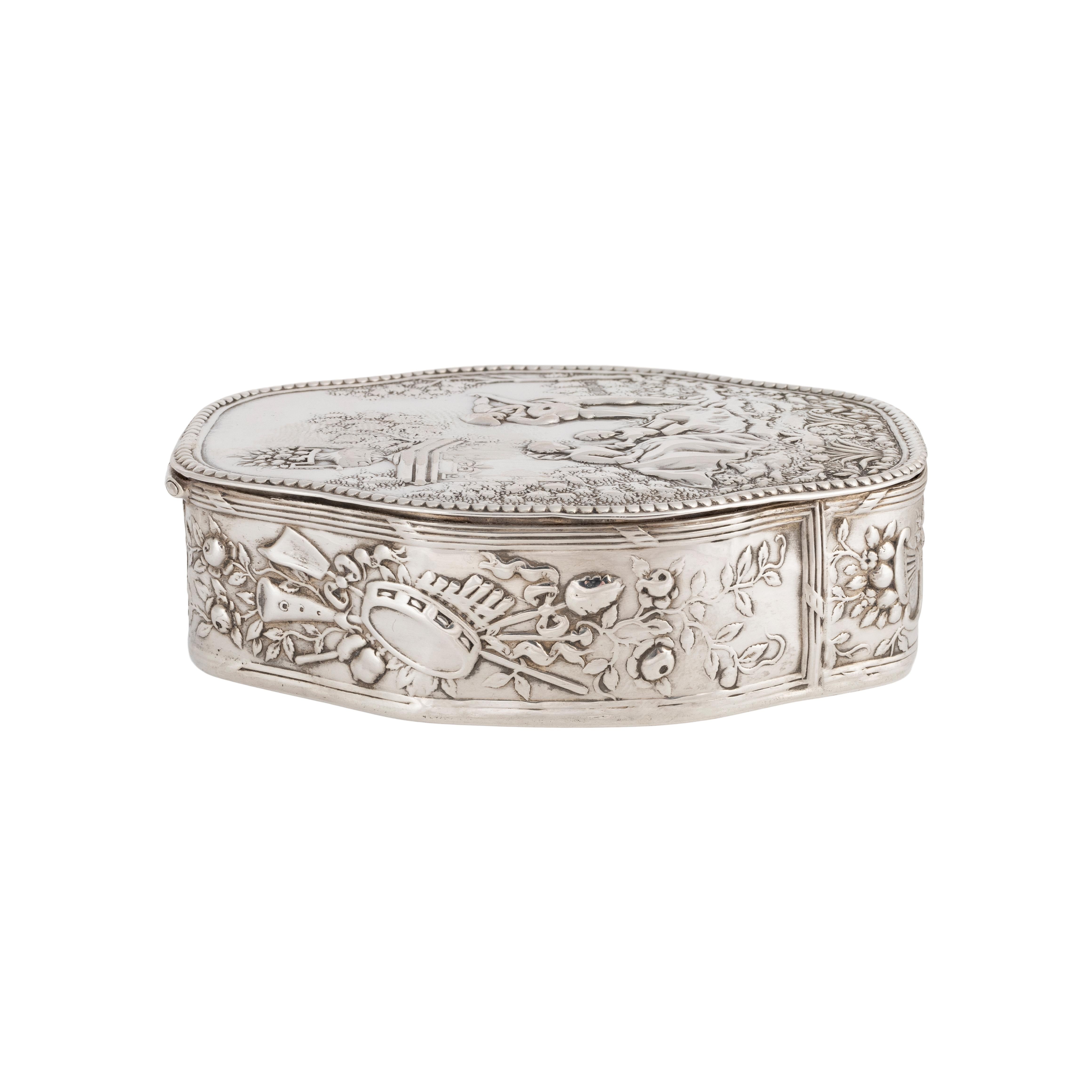 Scatola per vanità decorata in argento sterling in vendita 1