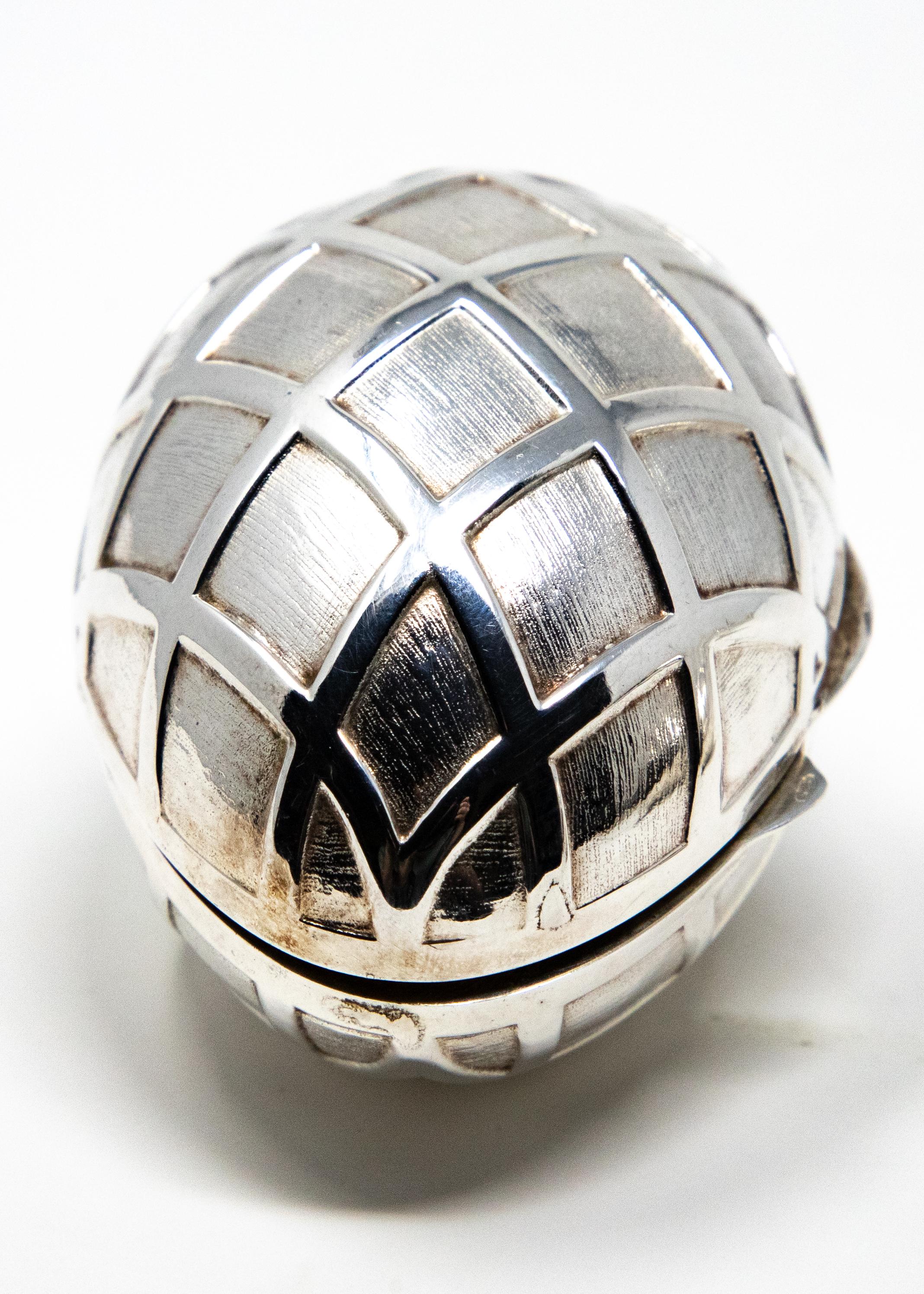 Sterling Silver Decorative Egg #2 In Fair Condition For Sale In Cookeville, TN