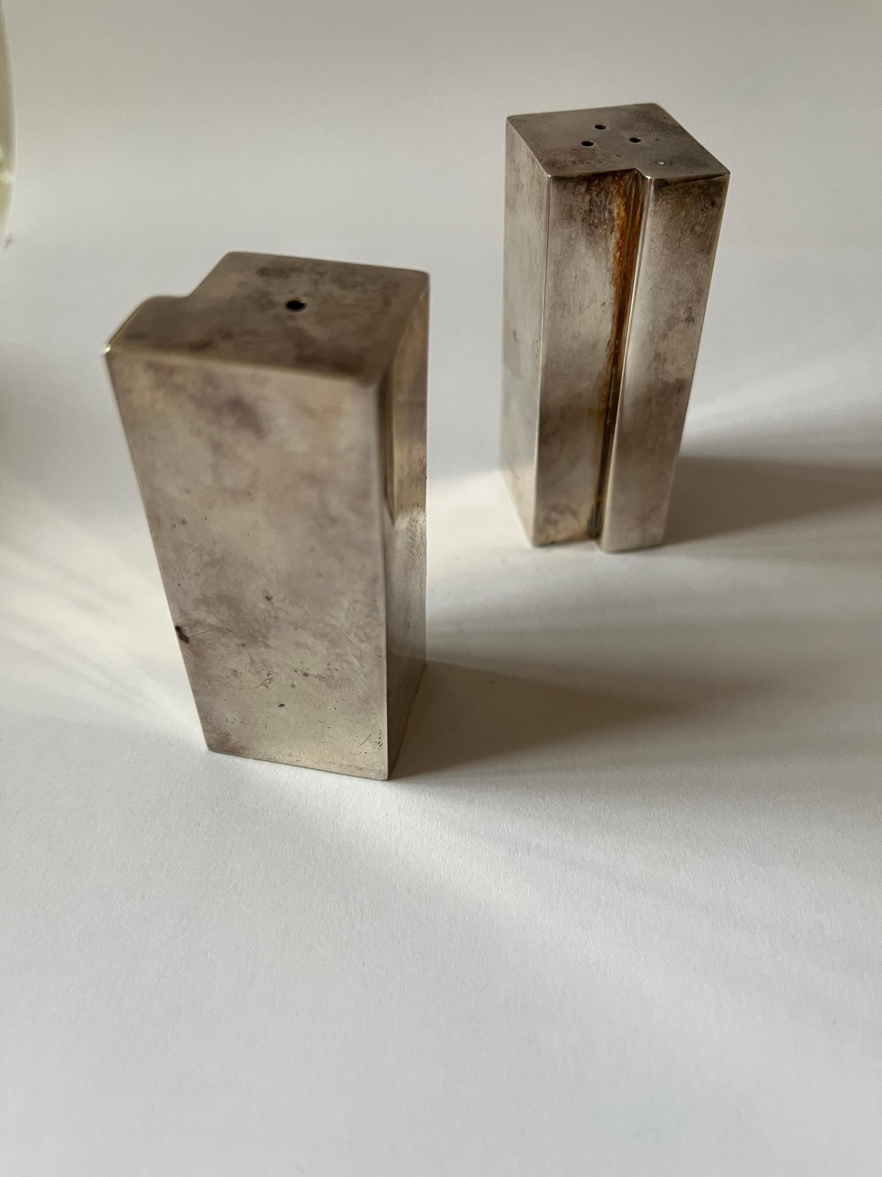 Sterling Silver Decorative Minimalistic Pepper and Salt shakers, 1970's im Angebot 5