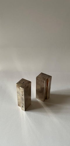 Shakers decorativi minimalisti in argento sterling per pepe e sale, anni 70