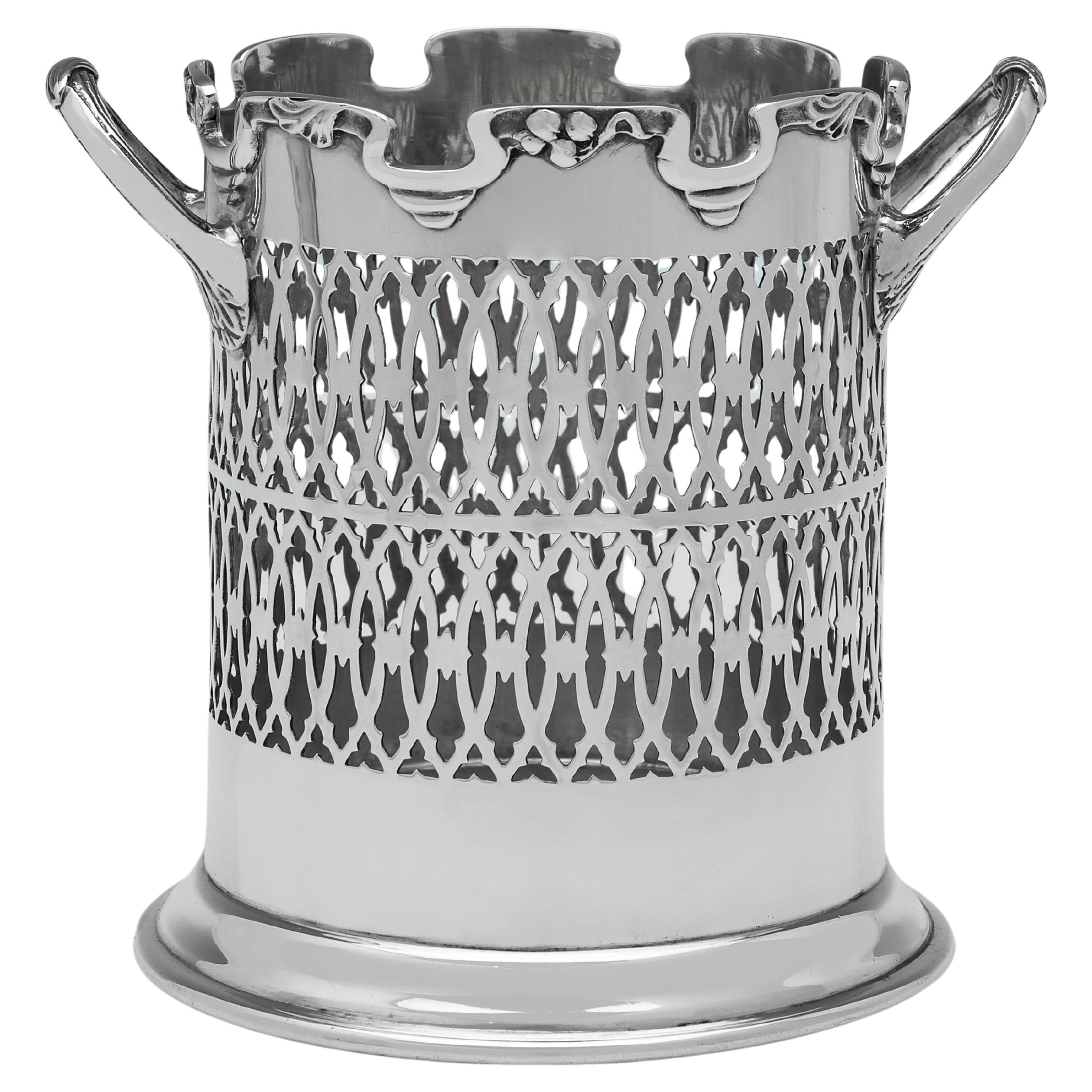 Soporte de sifón decorativo de plata de ley fabricado en Birmingham en 1926 en venta
