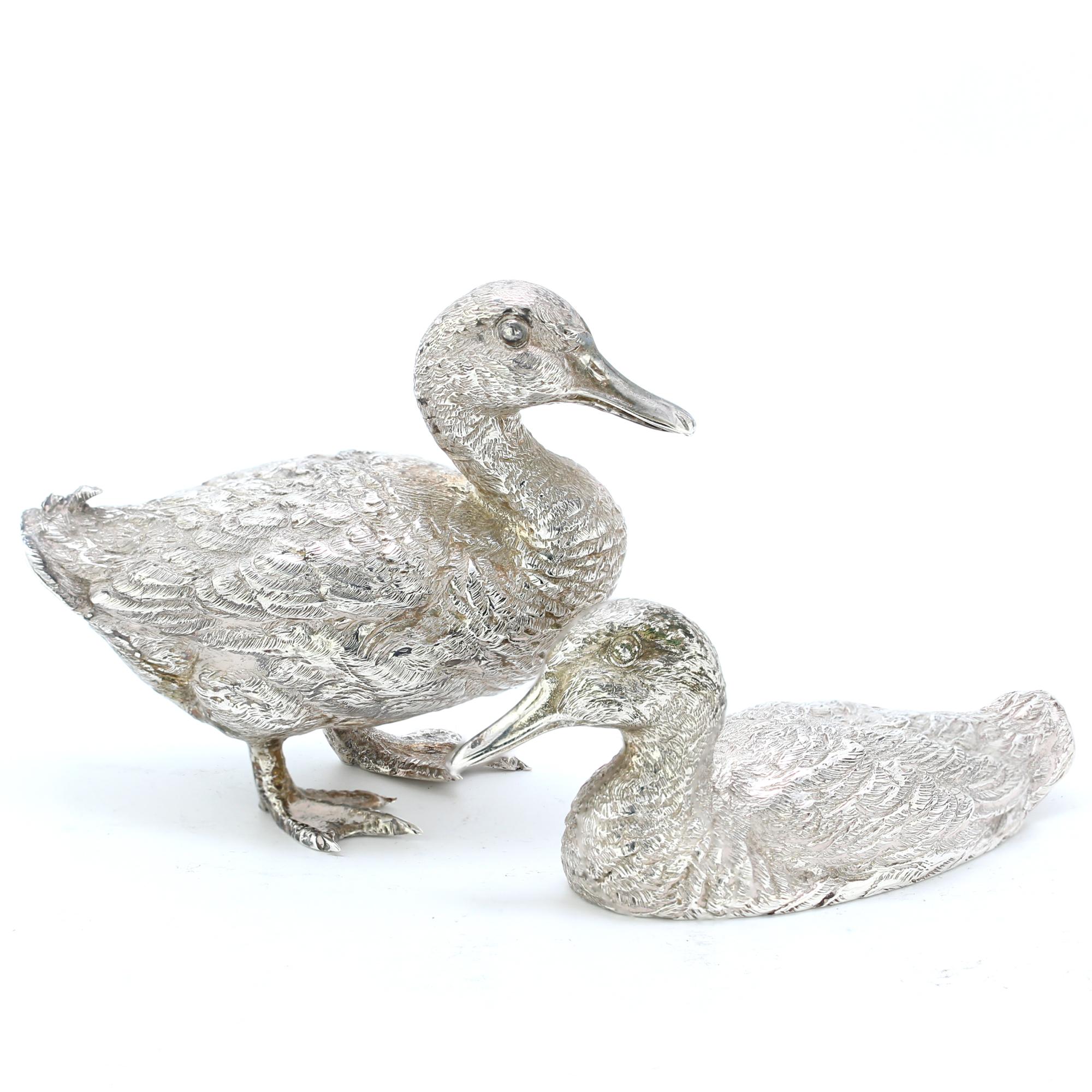Sterling Silver Detailed Pair of Duck Figurines, London 1973, C F Hancock & Co In Good Condition For Sale In Braintree, GB