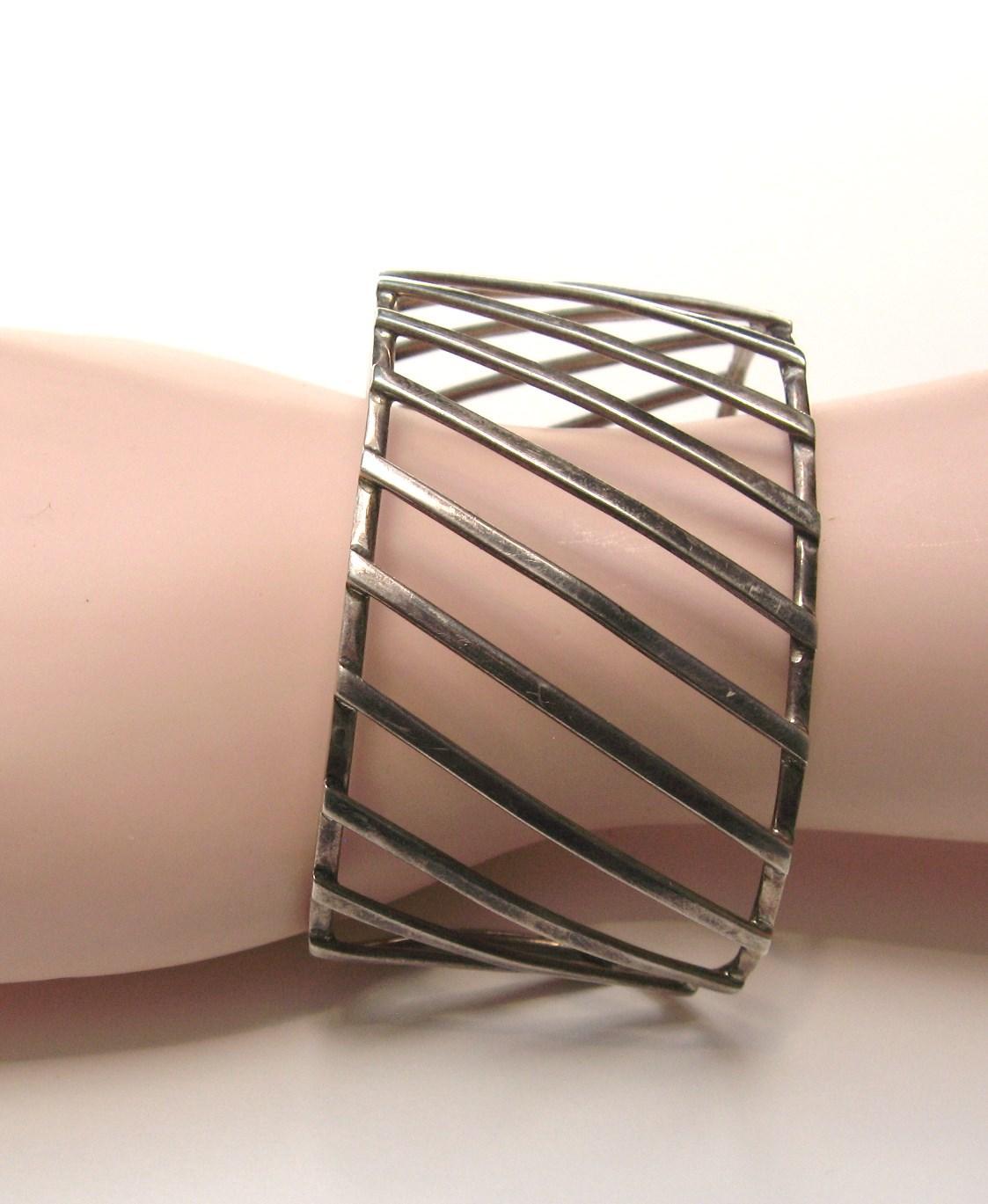 Sterling Silver Diagonal Modernist bracelet  For Sale 5