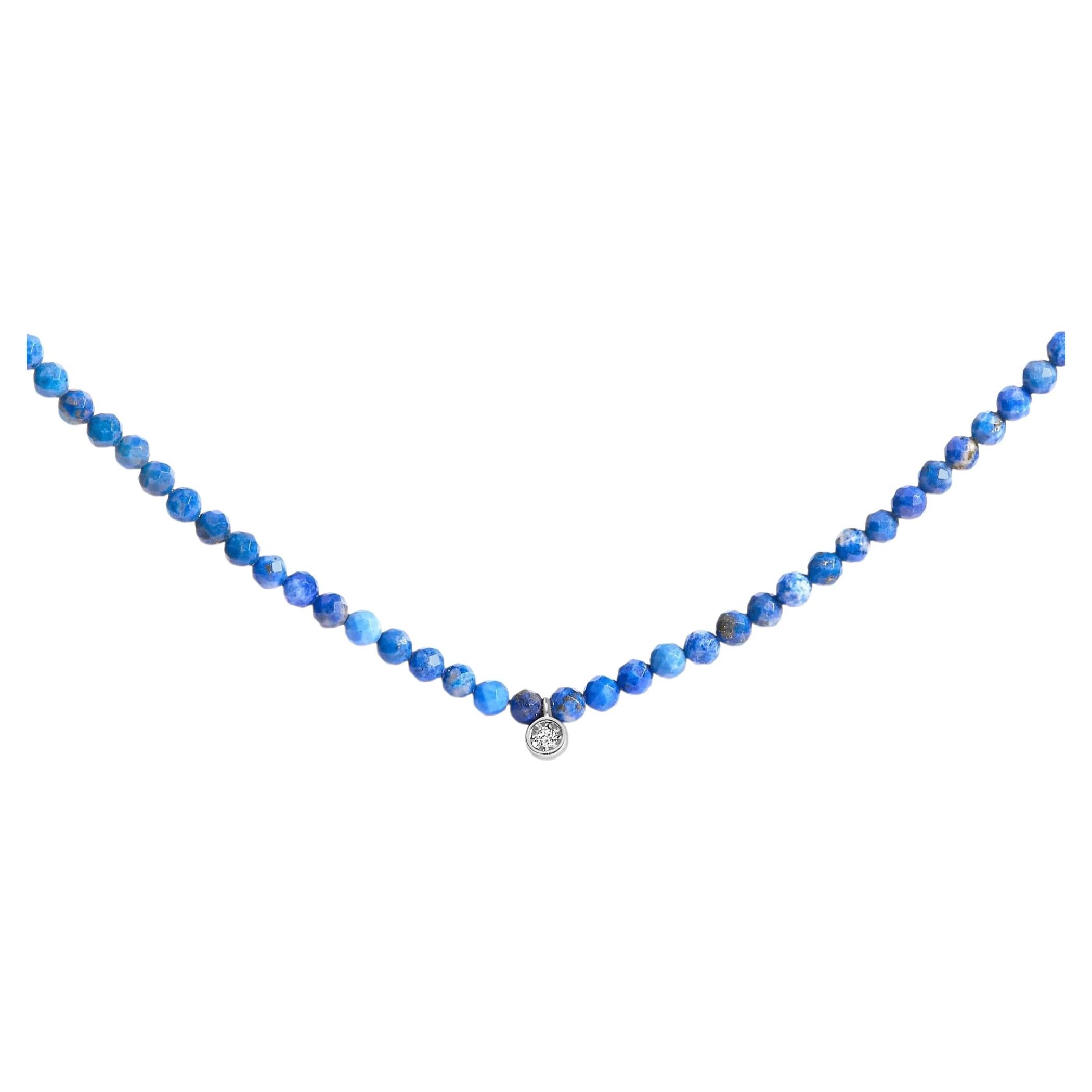 Collar de plata de ley con cuentas de lapislázuli azul y detalles de diamantes