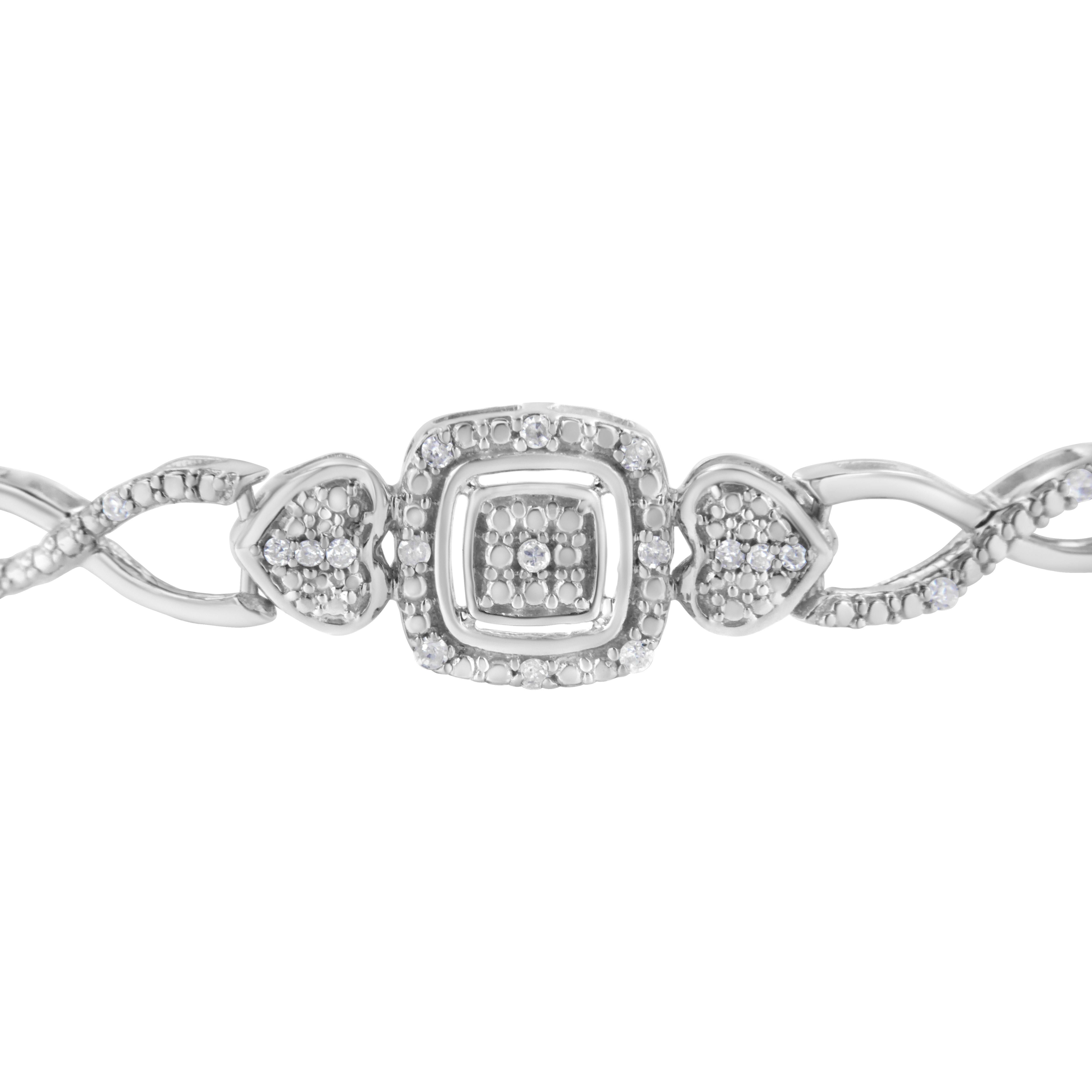 Taglio rotondo Bracciale Bolo regolabile in argento 925 con cornice di diamanti a forma di cuscino e lati di cuore in vendita