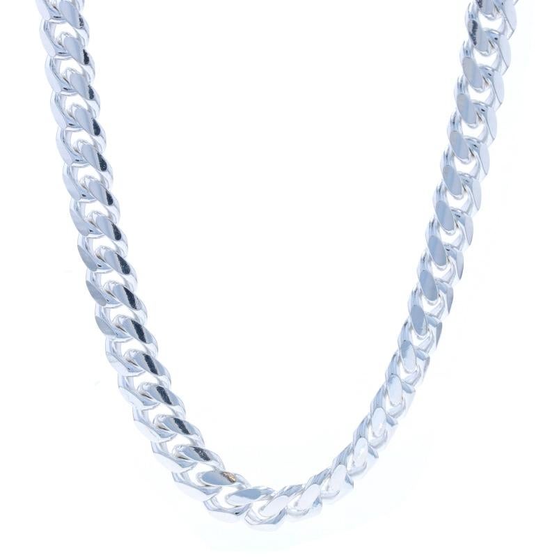 Contenuto del metallo: Argento Sterling

Stile della catena: A spigolo
Stile della collana: Catena
Tipo di chiusura: Chiusura a moschettone

Misure

Lunghezza: 22