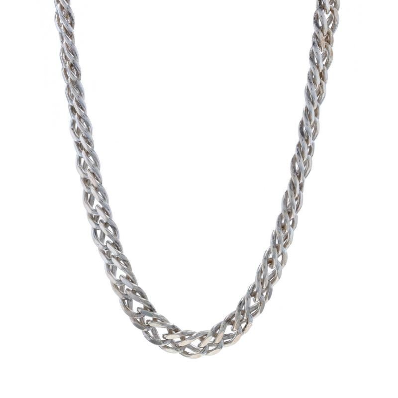 Contenuto del metallo: Argento Sterling

Stile della catena: Taglio a diamante a doppio spigolo
Stile della collana: Catena
Tipo di chiusura: Chiusura a moschettone

Misure

Lunghezza: 17 3/4