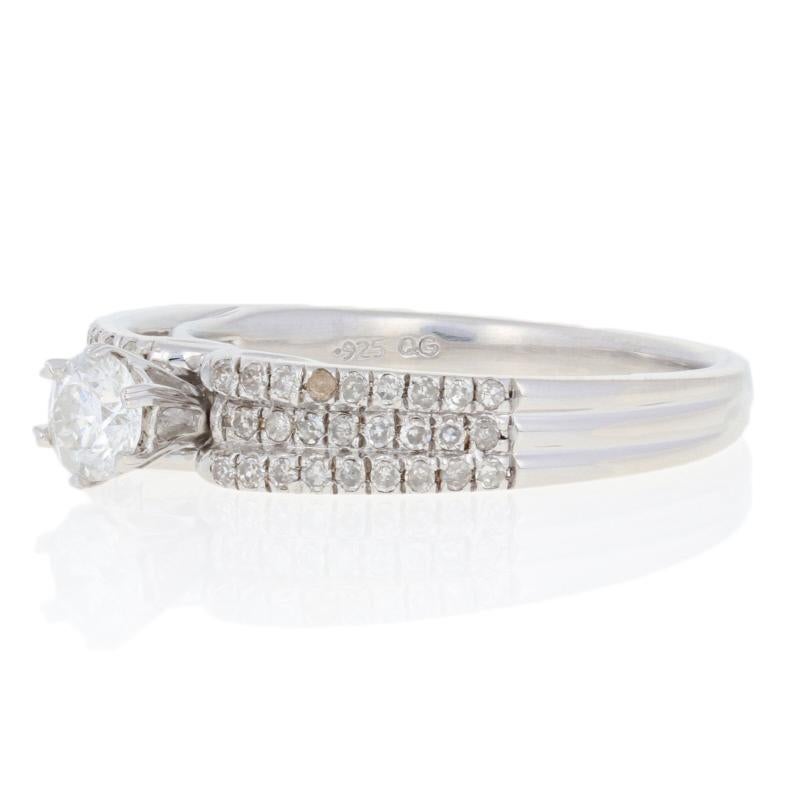En vente :  Bague de fiançailles en argent sterling avec diamants 925 taille brillant rond de 0,64 carat 2