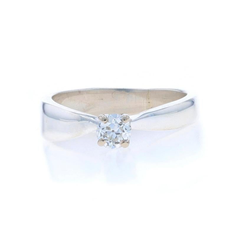 Tamaño: 5
Tasa de tallaje: 3 tallas más por 25 $ o 3 tallas menos por 25 $.

Contenido de metal: Plata de ley

Información sobre Stone

Diamante natural
Quilate(s): .26 ct
Cortar: Europeo
Color: I
Claridad: VS1

Quilates totales: 0,26 ct

Estilo: