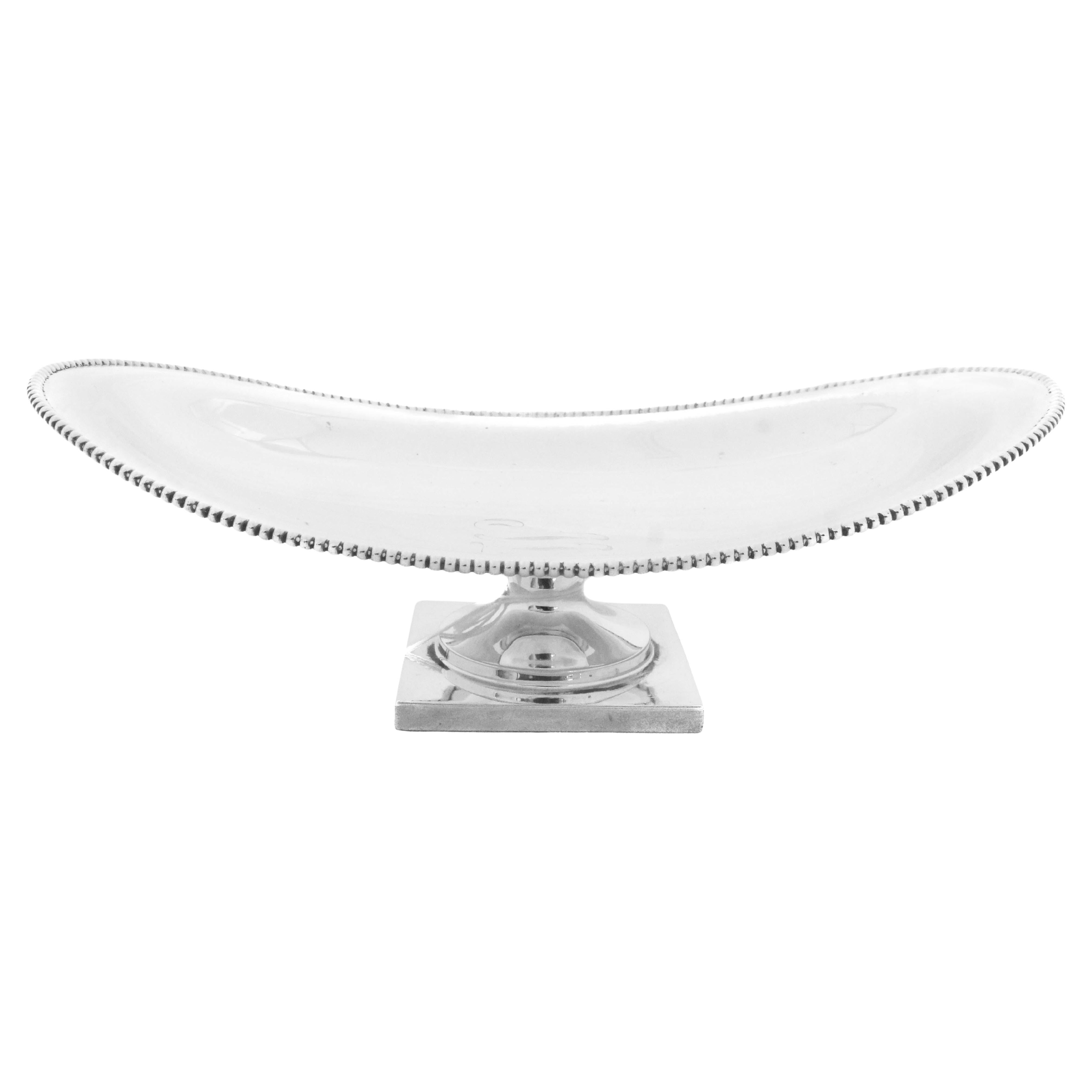Plato de plata de ley sobre pedestal en venta