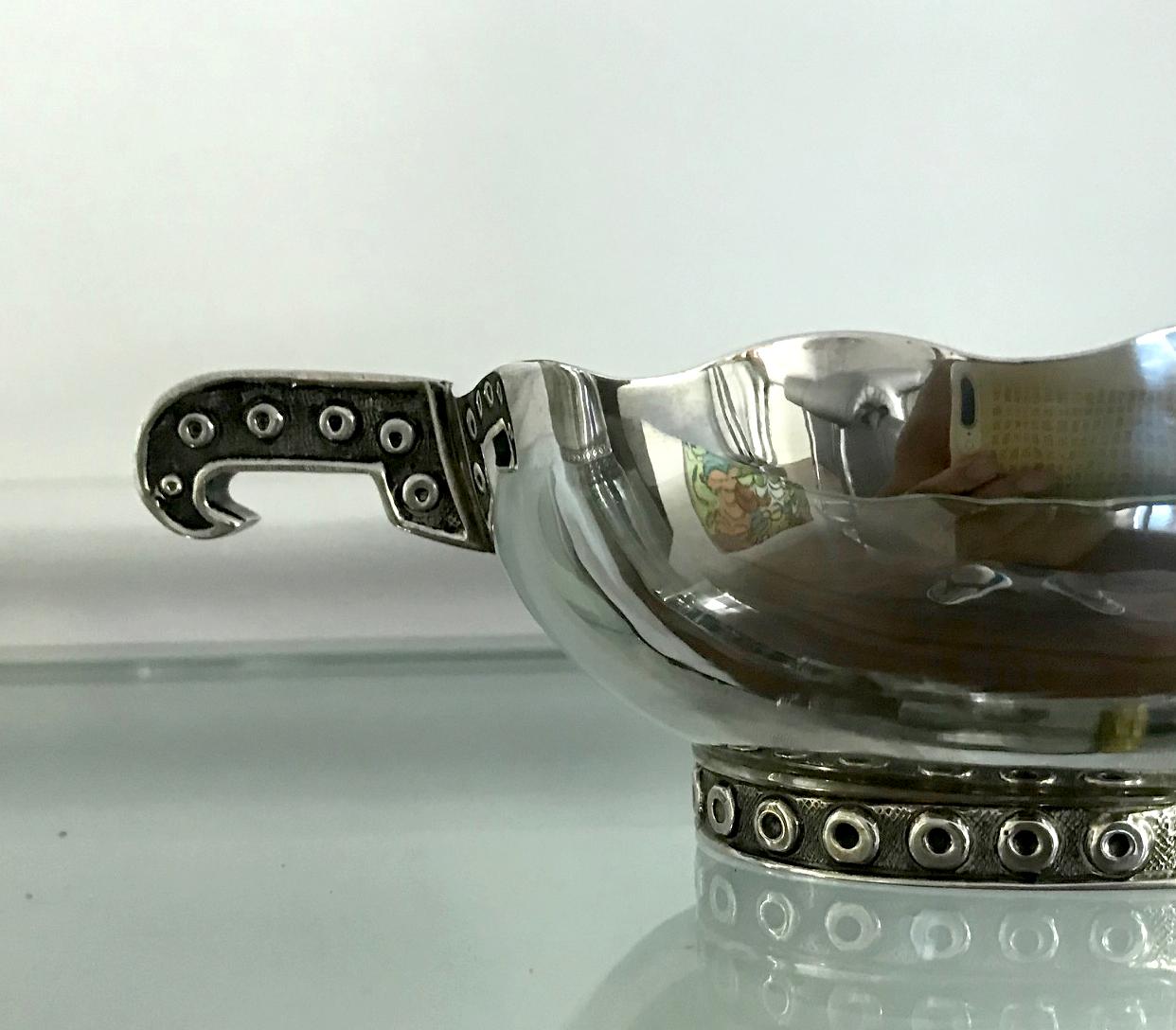 Sterling Silver Dish with Handles by Tane Orfebres In Good Condition For Sale In Atlanta, GA