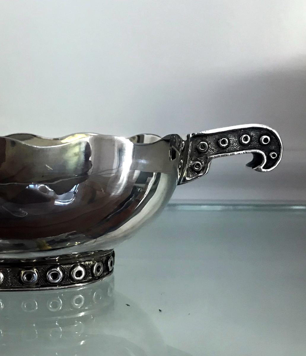 Mid-20th Century Sterling Silver Dish with Handles by Tane Orfebres For Sale