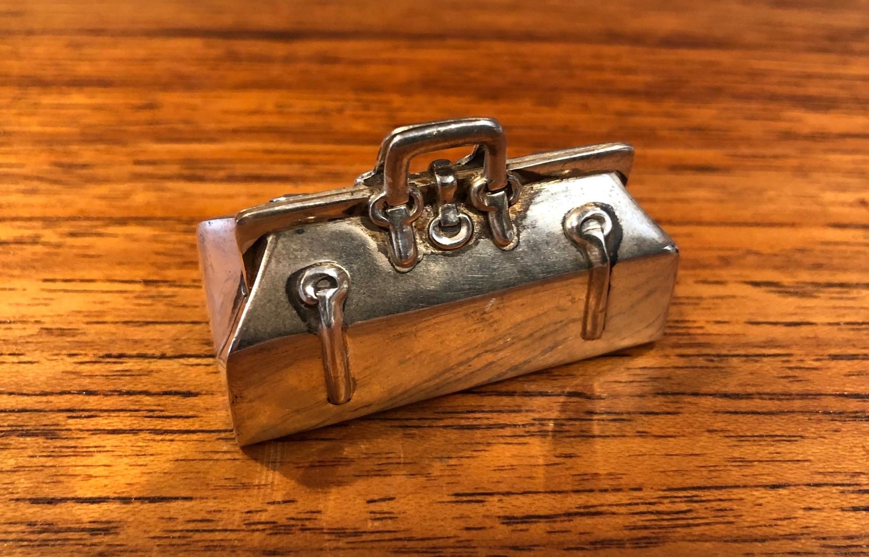 Sterling silver doctors / medical bag bill box in sterling silver, circa 1970s. The piece is in superb condition with a hinged opening. A truly stunning piece with amazing detail and craftsmanship!
 