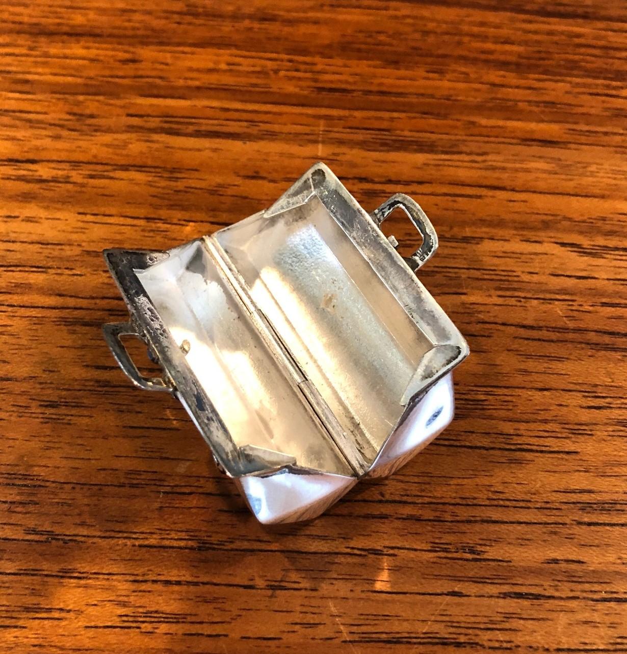 Sterling Silver Doctors / Medical Bag Pill Box in Sterling Silver In Good Condition In San Diego, CA