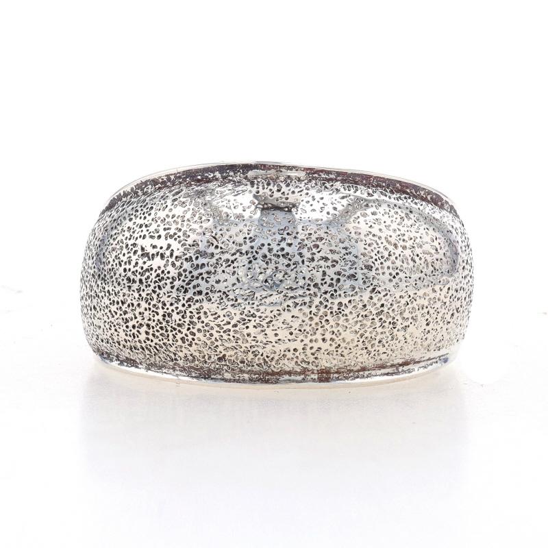 Size: 6 3/4
Sizing Fee: Up 2 sizes for $30 or Down 2 sizes for $30

Metal Content: Sterling Silver

Style: Dome Statement Band
Features: Textured Detailing

Measurements

Face Height (north to south): 15/32