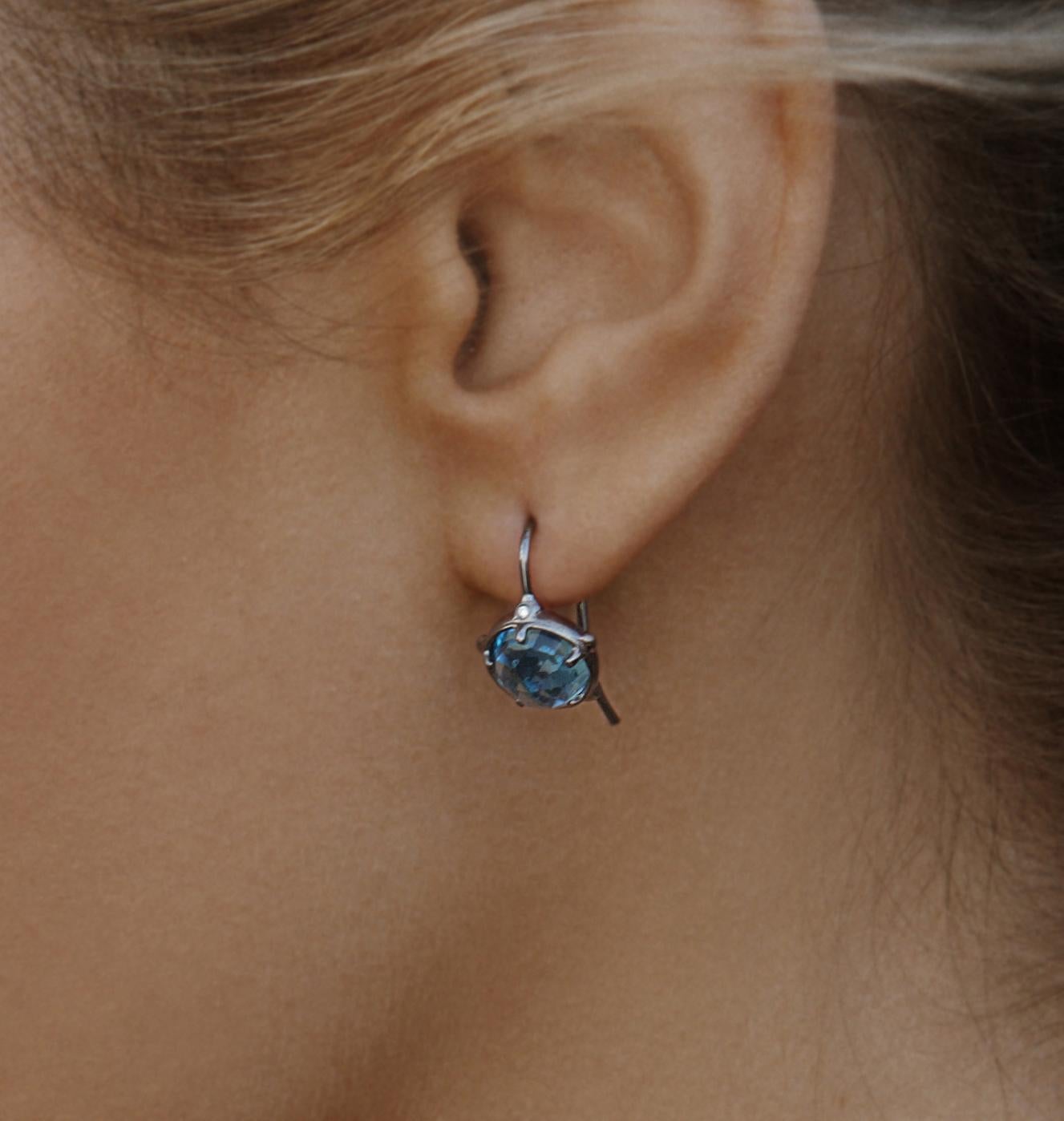 Boucles d'oreilles en argent sterling avec topaze bleue taille rose et diamants Pour femmes en vente