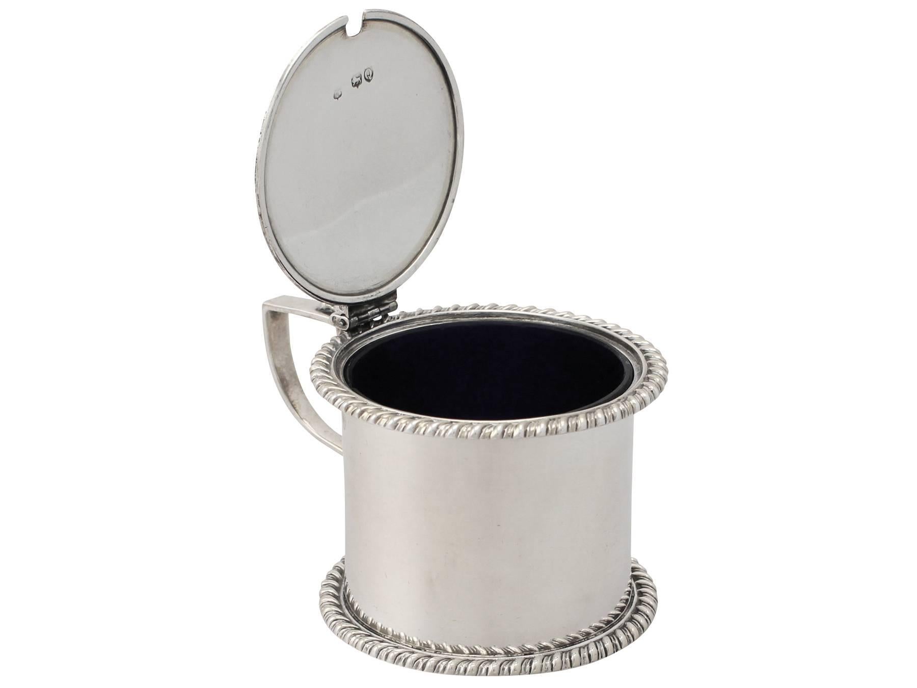 Antique Victorian Sterling Silver Drum Mustard Pot In Excellent Condition In Jesmond, Newcastle Upon Tyne
