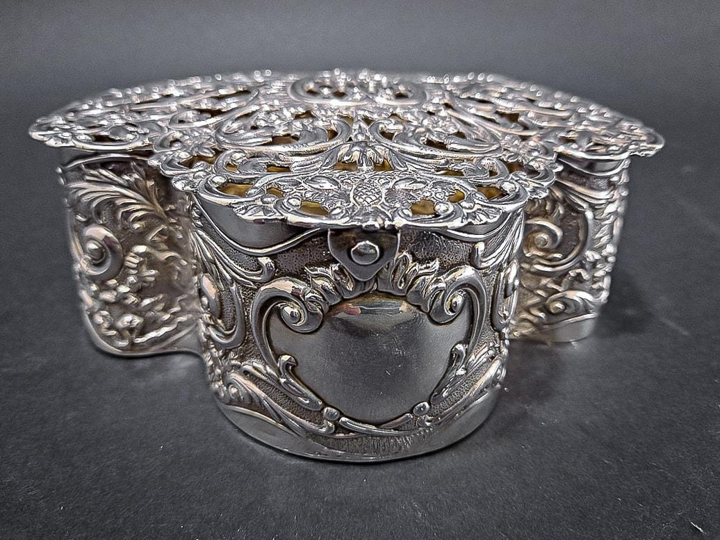 English Sterling Silver Edwardian Pot Pourri or Trinket Box For Sale