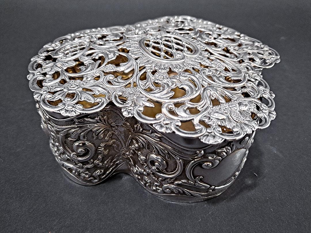 Sterling Silver Edwardian Pot Pourri or Trinket Box In Good Condition For Sale In Newark, GB