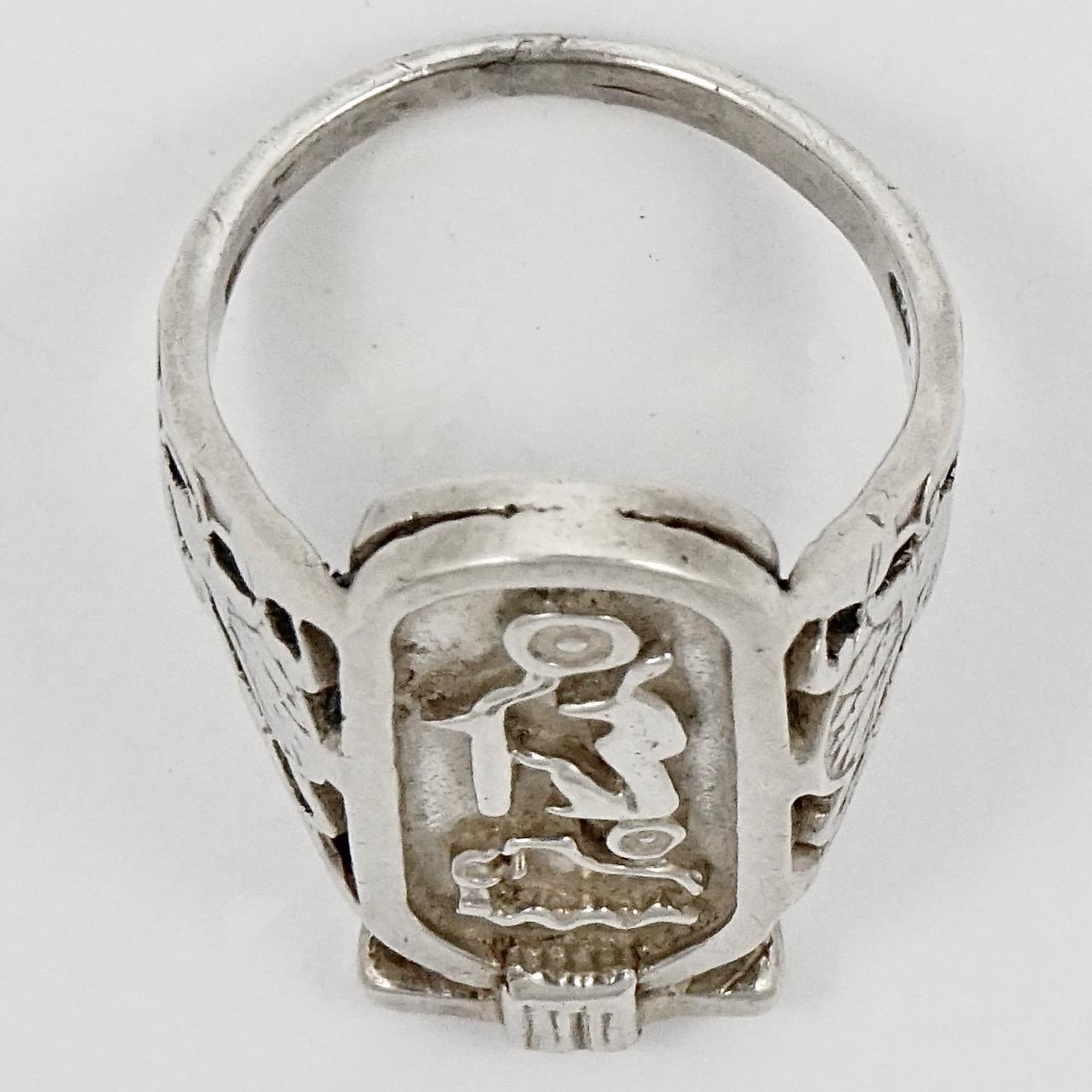 Ägyptisches Revival Pharaonen-Ring aus Sterlingsilber, ca. 1970er Jahre für Damen oder Herren im Angebot