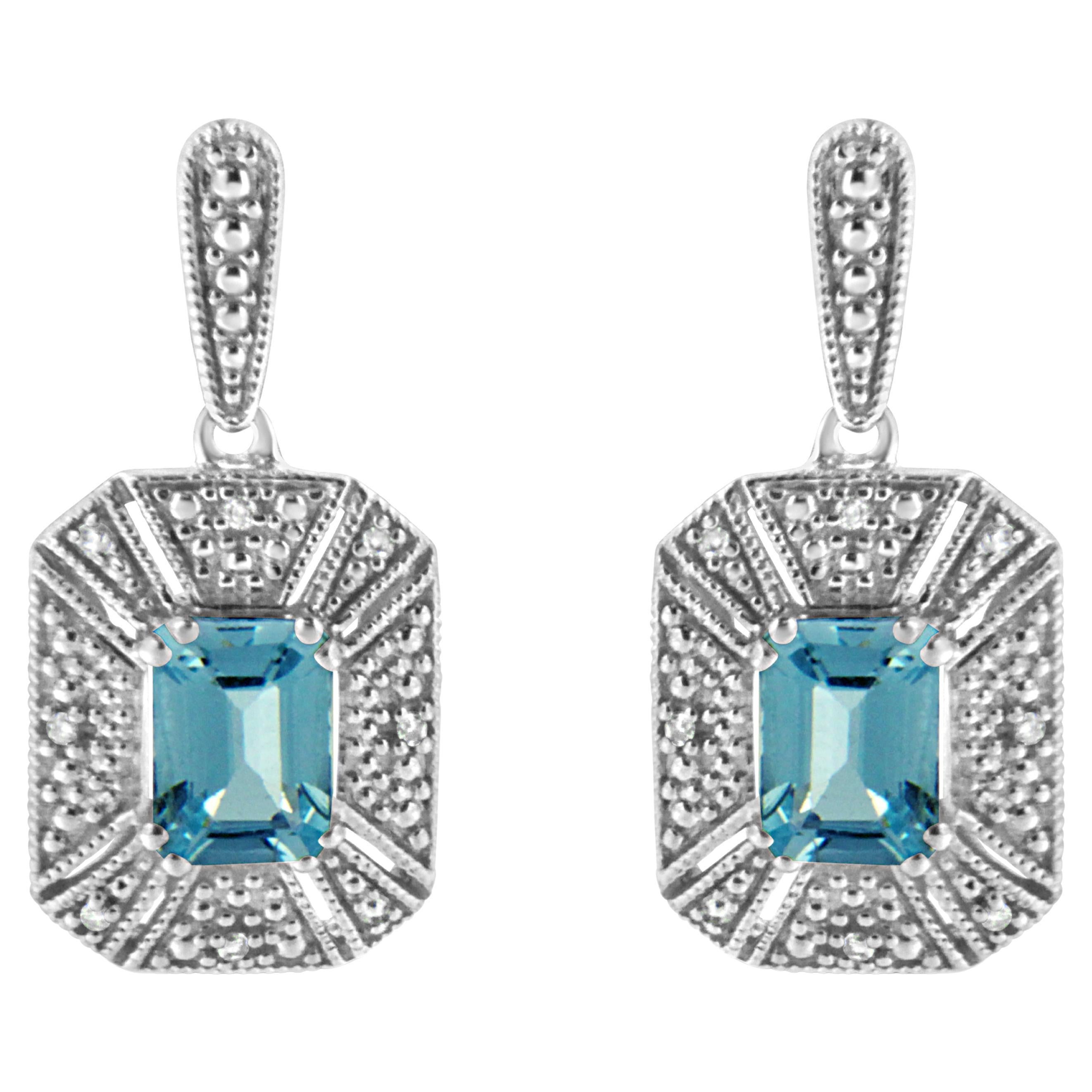 Boucles d'oreilles pendantes en argent sterling avec topaze bleue émeraude et accentuation de diamants en vente