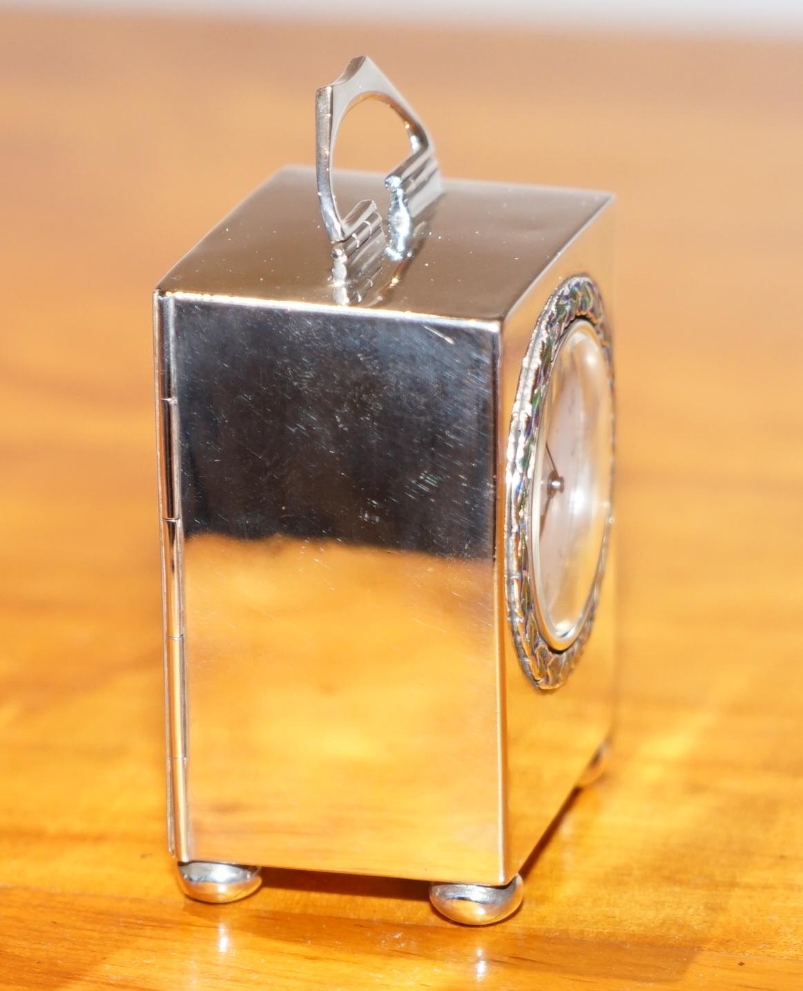 Inglese Orologio da carrozza in miniatura Archibald Knox in argento smaltato Liberty of London in vendita