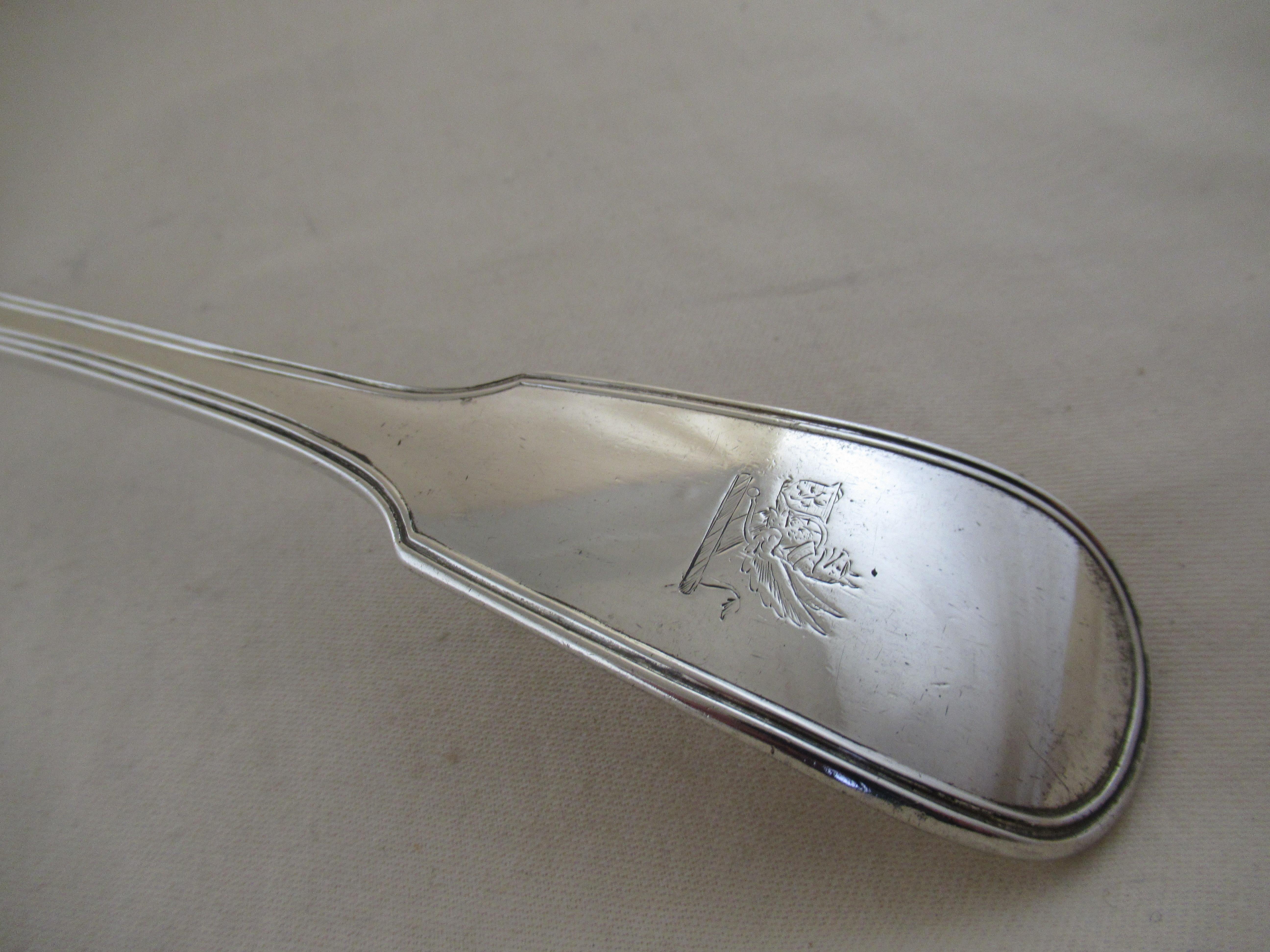 Victorian Sterling Silver English Fiddle & Thread Serving Spoon, Hallmarked:-London, 1843 For Sale