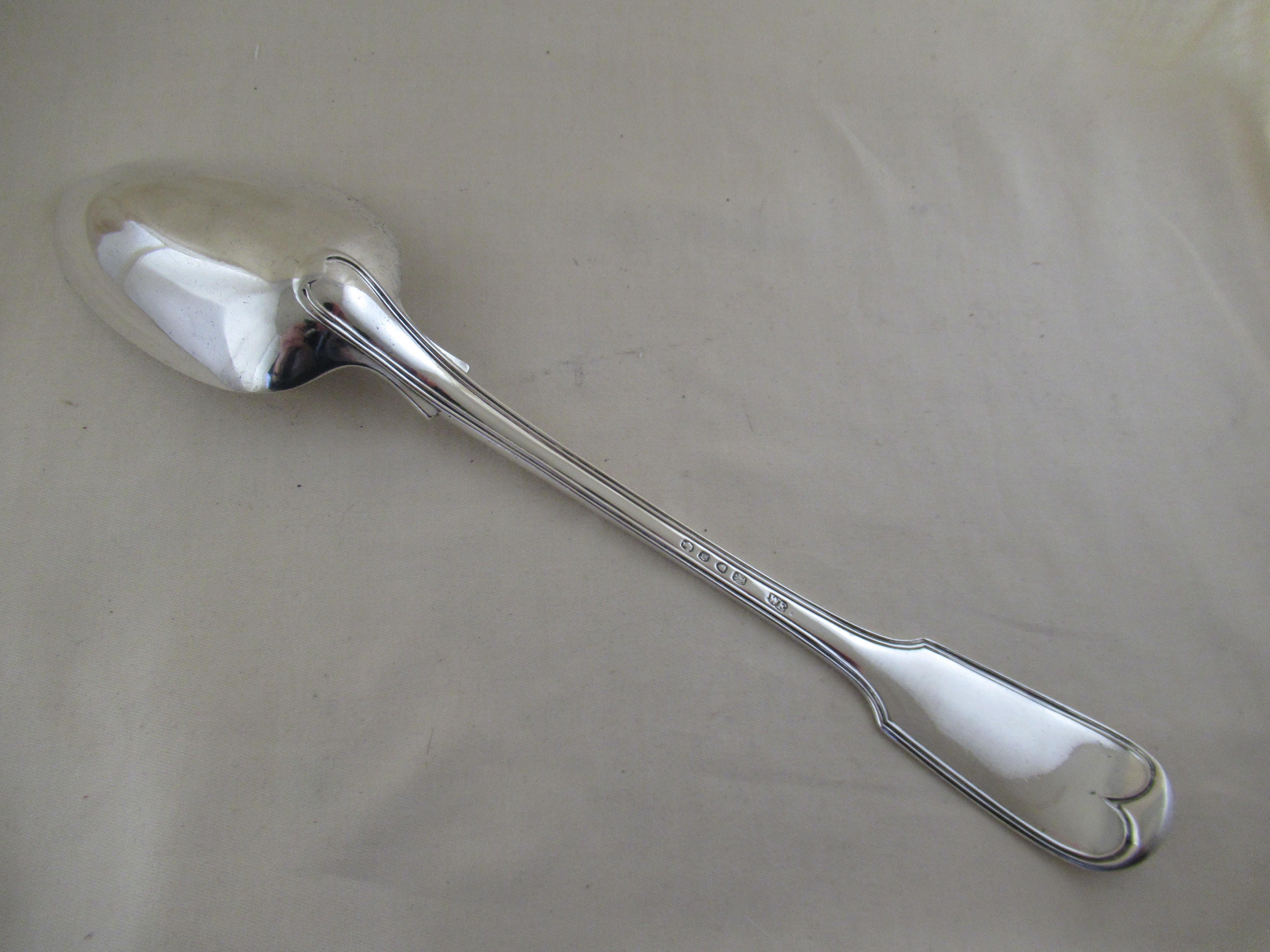 Sterling Silver English Fiddle & Thread Serving Spoon, Hallmarked:-London, 1843 In Excellent Condition For Sale In York, GB