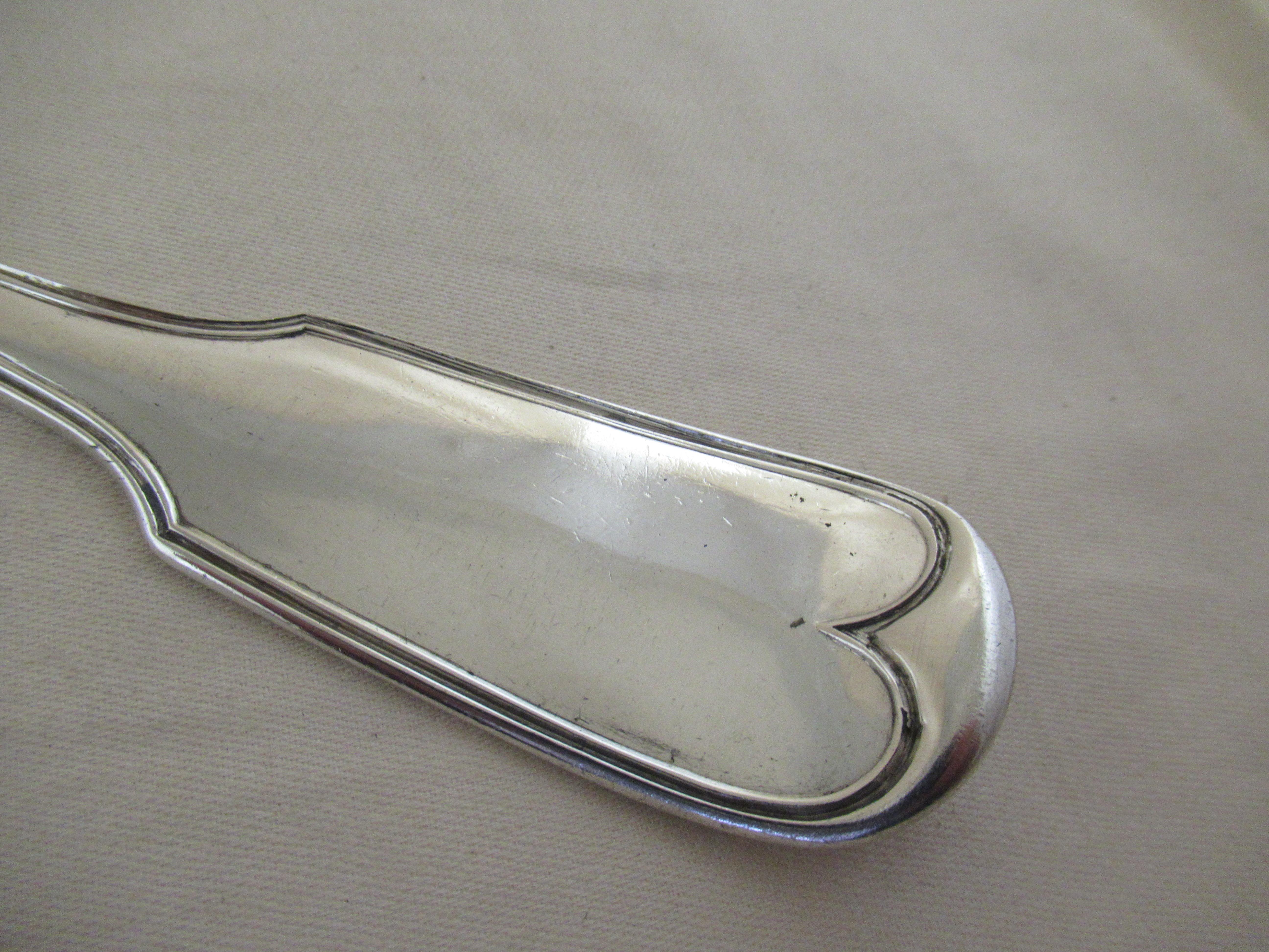 Sterling Silver English Fiddle & Thread Serving Spoon, Hallmarked:-London, 1843 For Sale 1