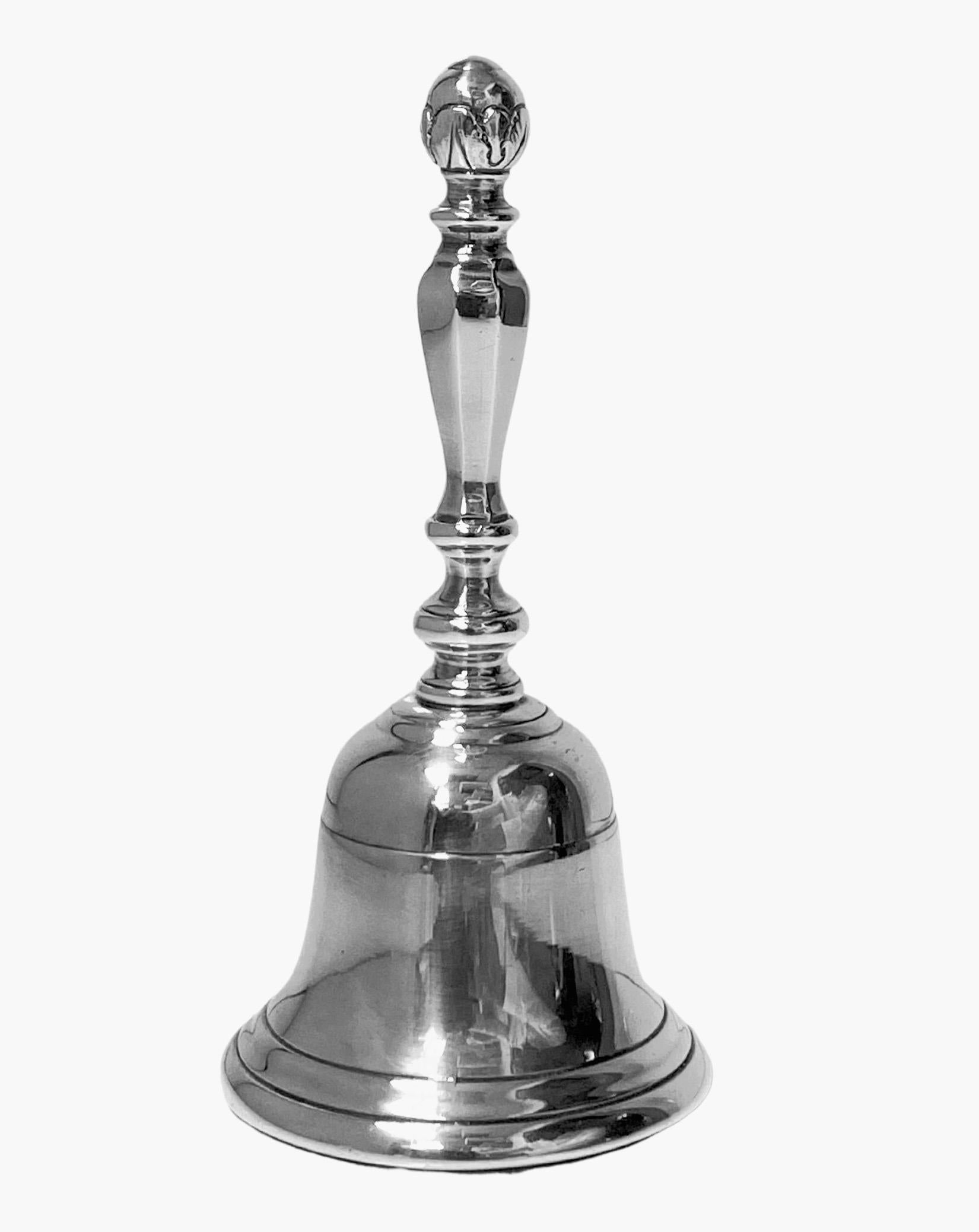 Sterling Silver English Table Bell 1987 J.B.Chatterley. Georgian plain thread design, good ring sound, solid great feel. Hallmarked On The Bell and clapper.  Height: 11.50 cm weight: 167.38 grams (5.38 oz)