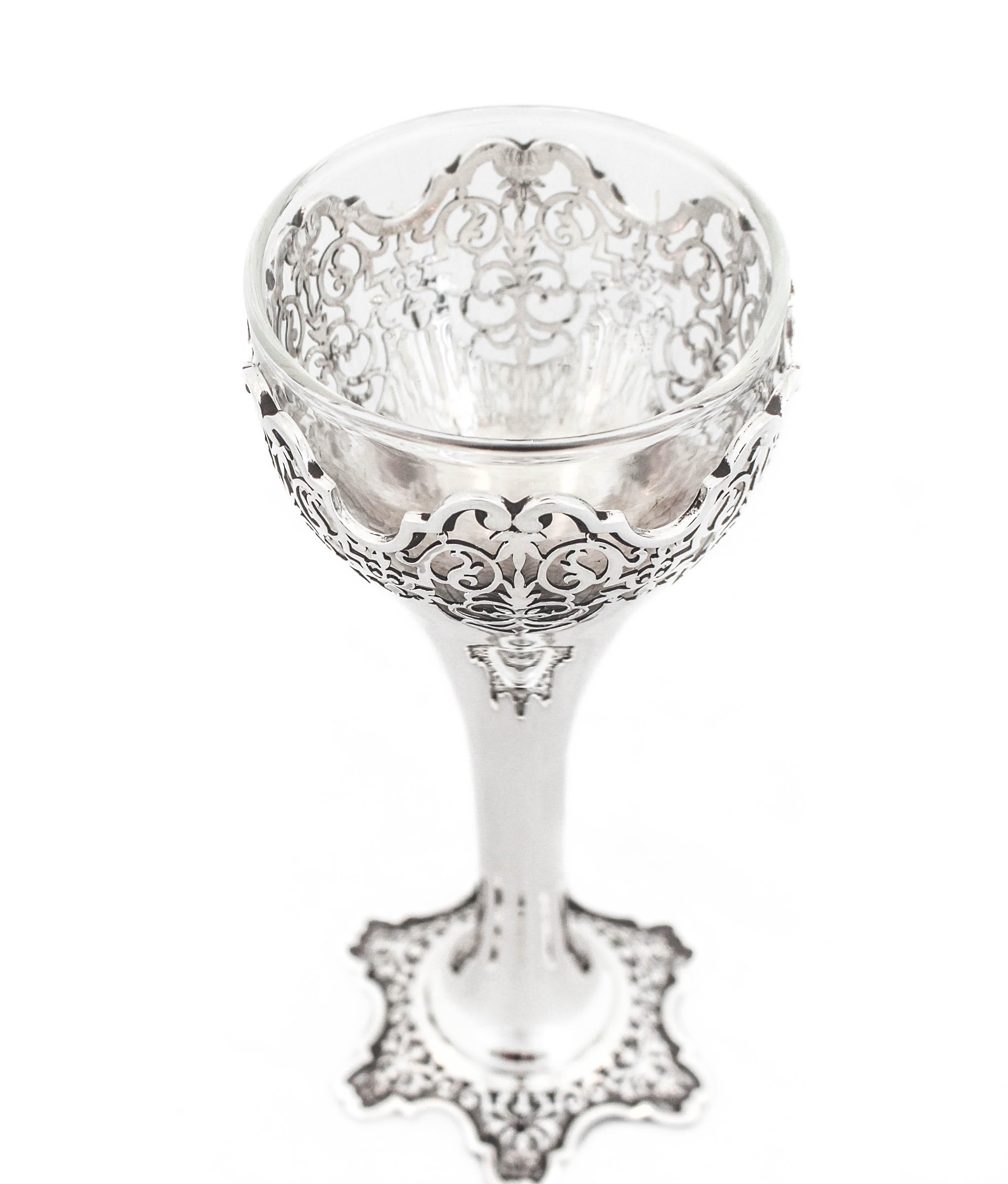 Vaso inglese in argento sterling In condizioni ottime in vendita a Brooklyn, NY