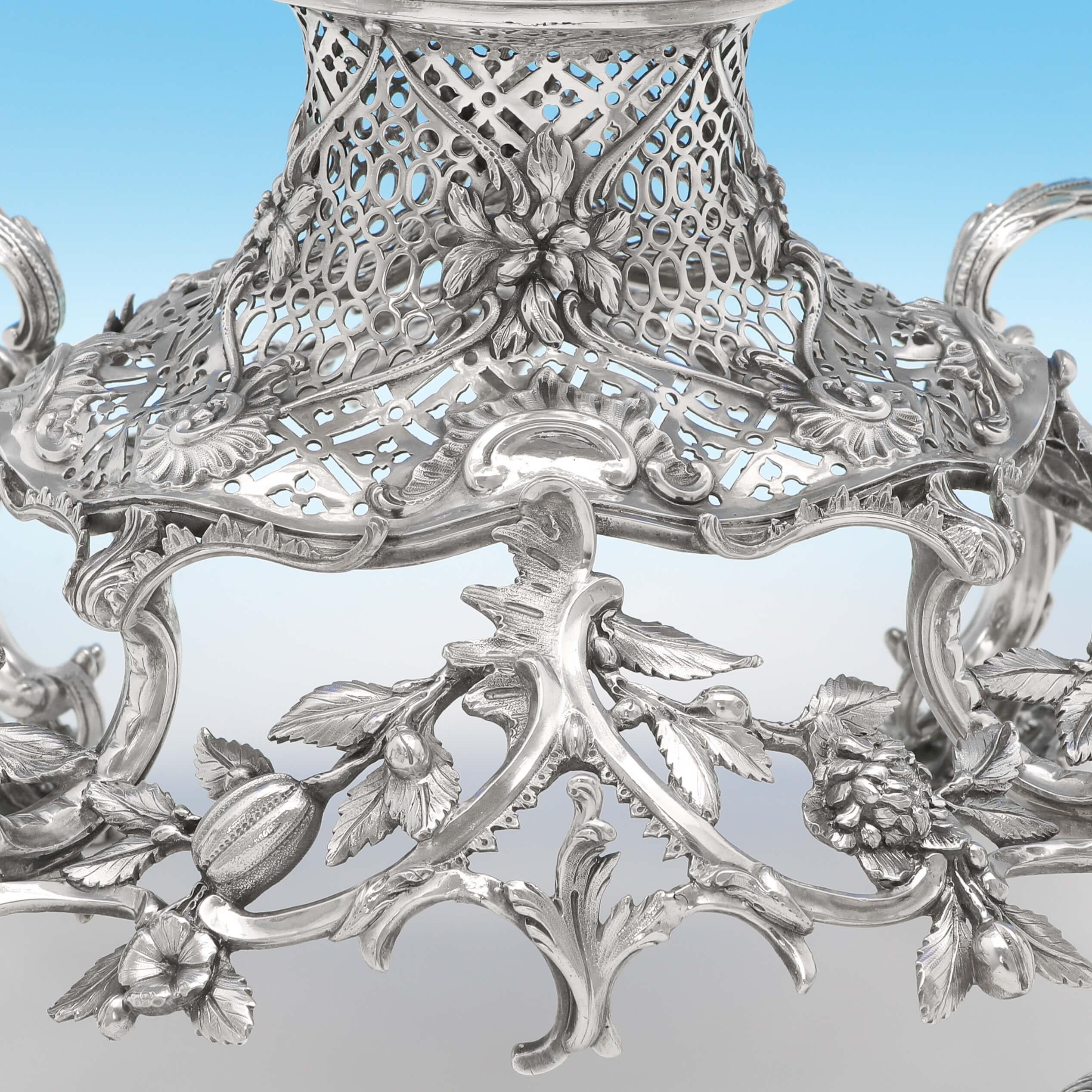 19th Century George III Sterling Silver Epergne by Thomas Pitts In Excellent Condition In London, London