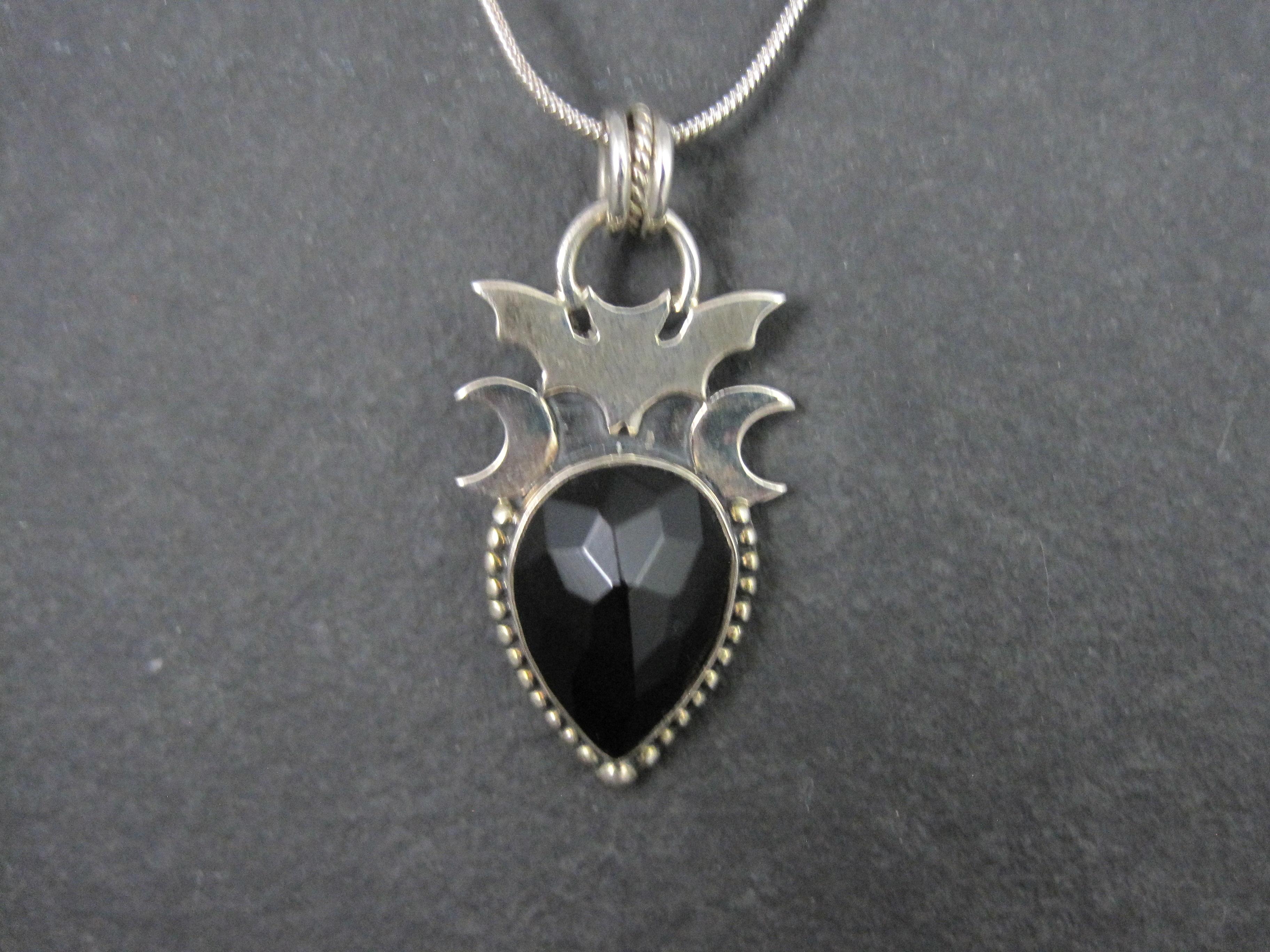Sterling Silber Facettierte Onyx Fledermaus Mondsichel Anhänger Halskette (Neugotik) im Angebot
