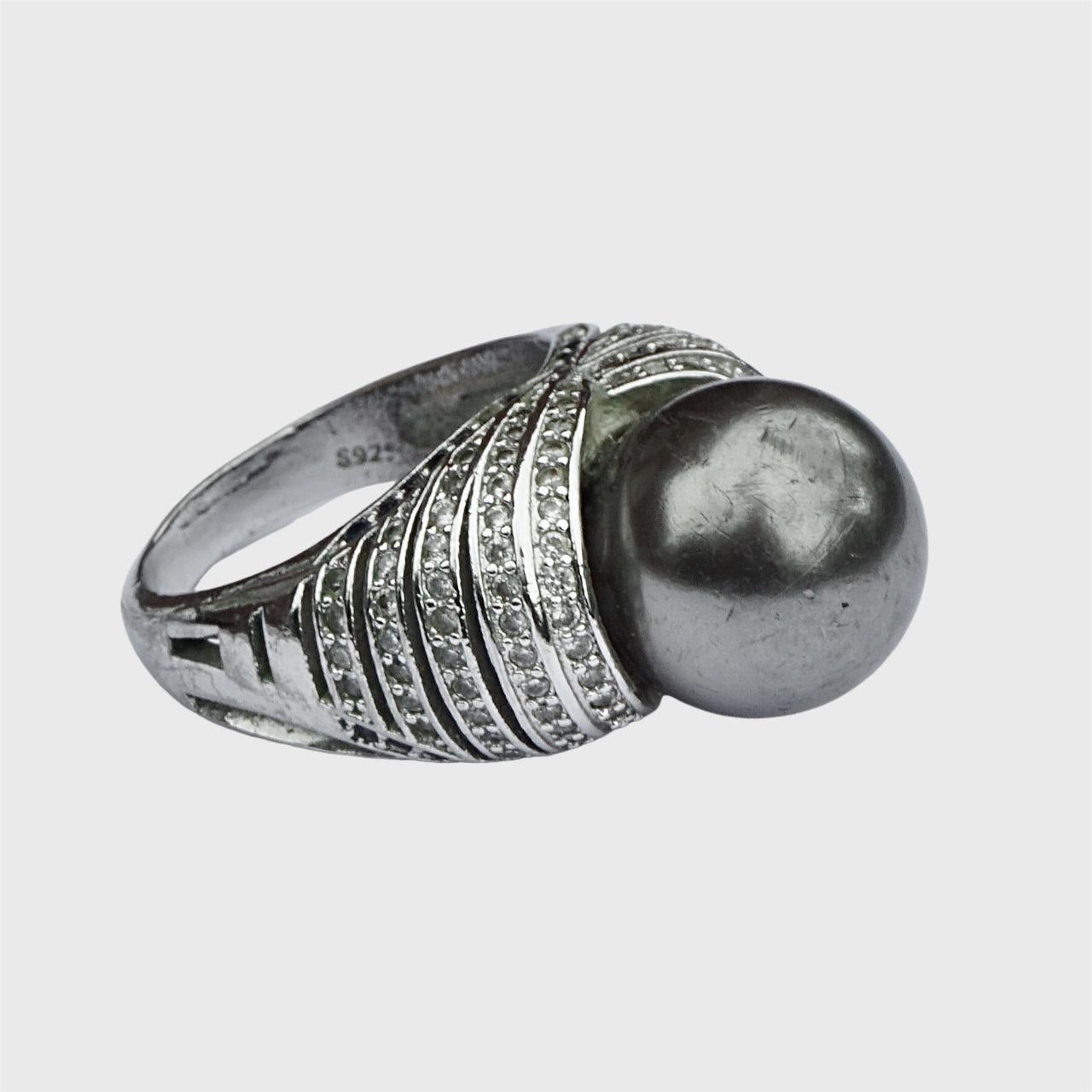 Anello da cocktail in argento sterling con perle finte e strass blu e trasparenti In condizioni buone in vendita a London, GB