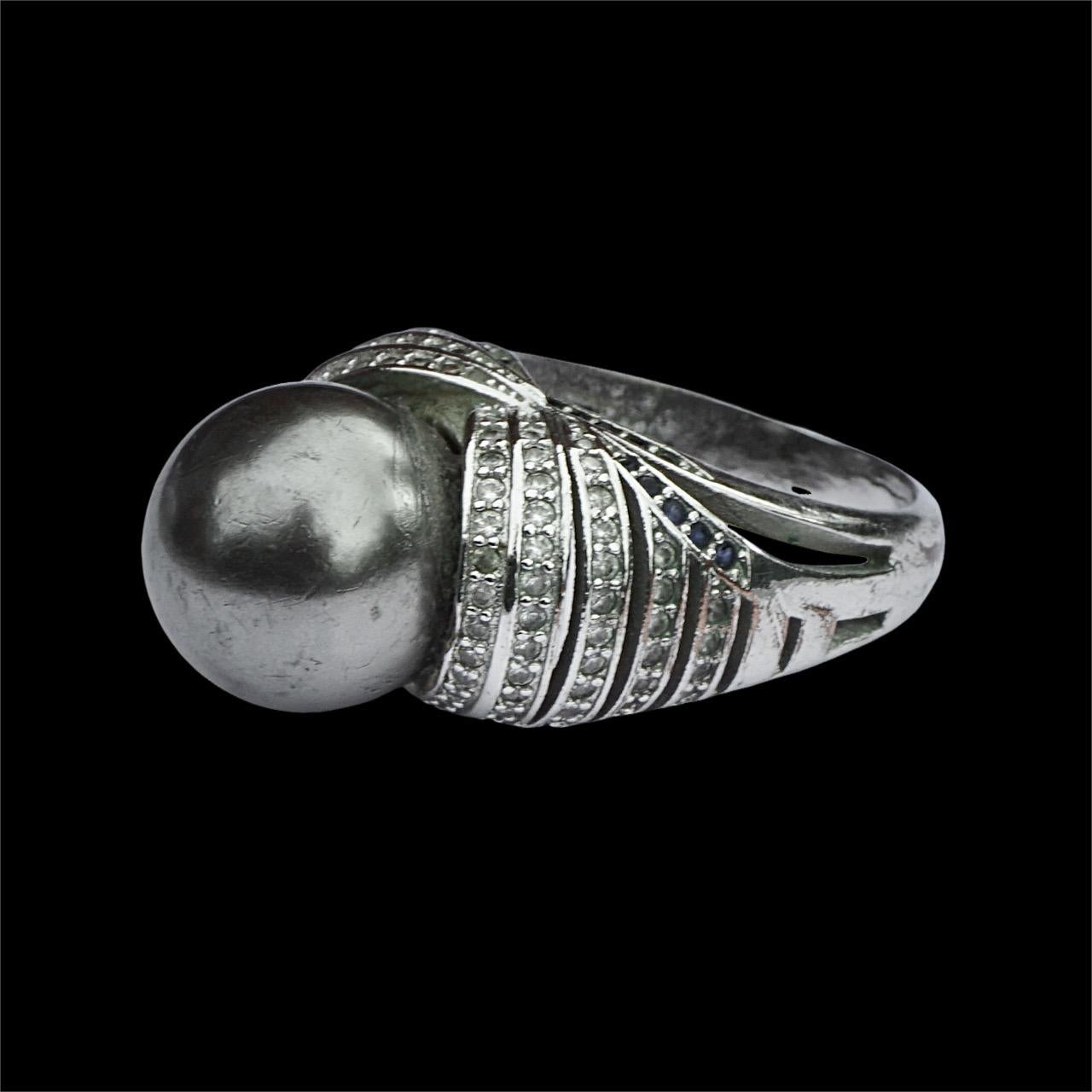 Anello da cocktail in argento sterling con perle finte e strass blu e trasparenti in vendita 3