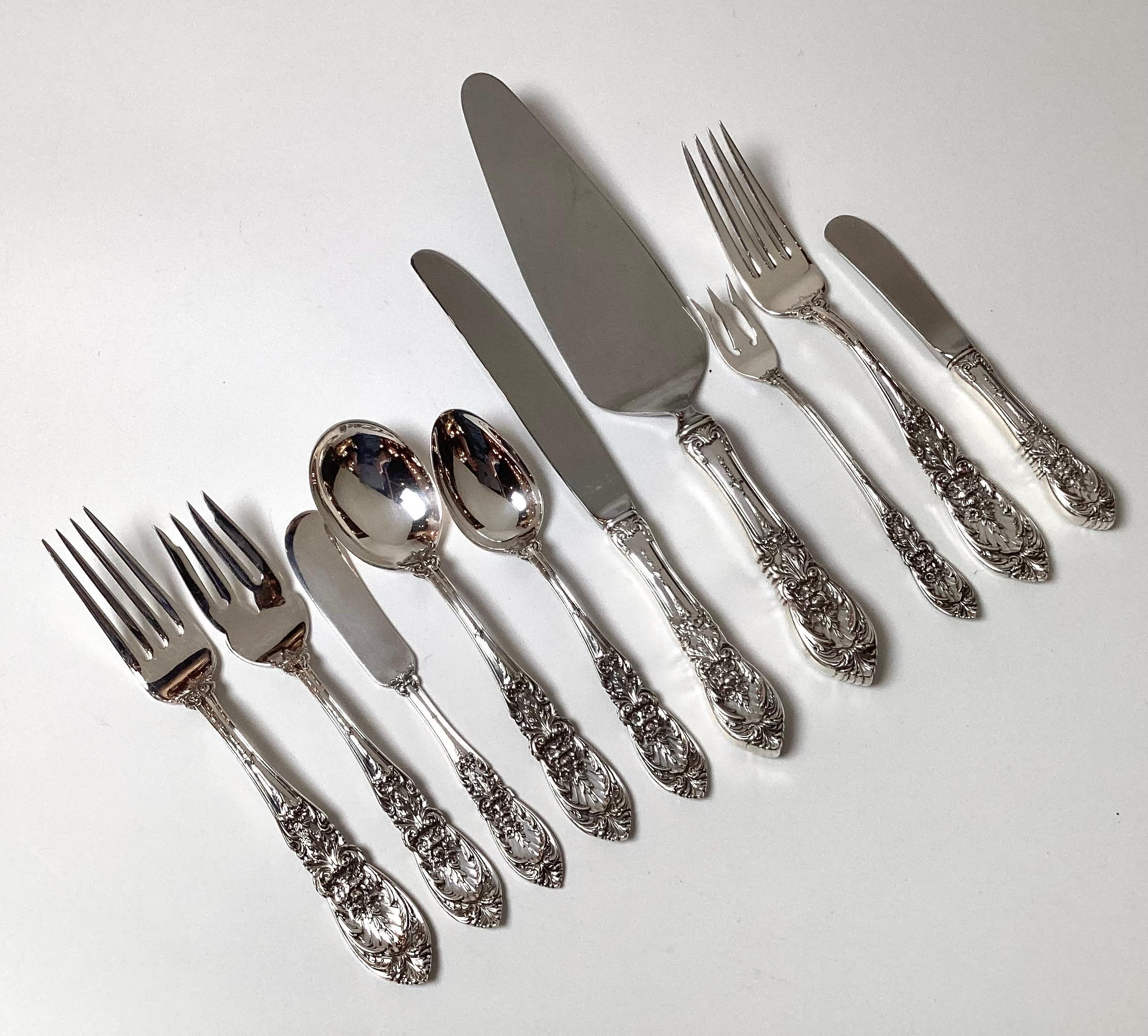 Sterling silver flatware set, service for 18, Richelieu pattern by International sterling, 110 pieces in total. The elegantly detailed set consists of 19 knives, 20 butter knives, 19 salad forks, 19 dinner forks, 12 soup spoons, 19 tea spoons, I