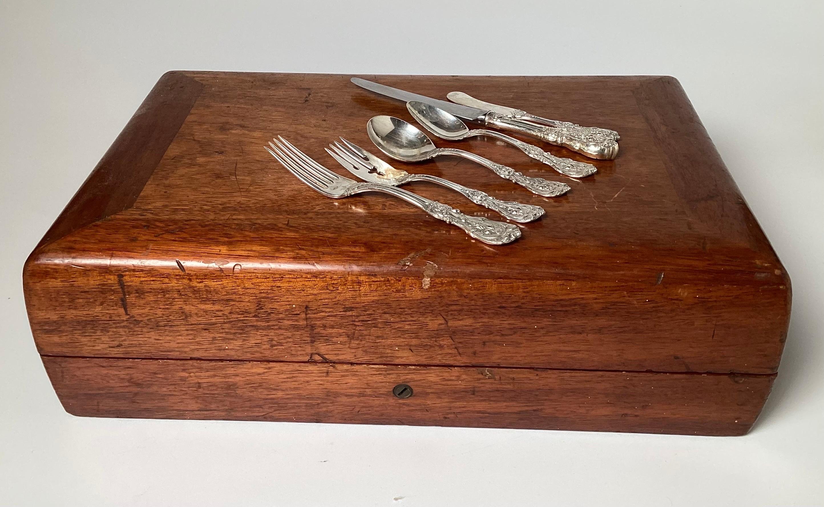 Sterling Silver Flatware Set, Francis 1st Total 95 Pcs In Excellent Condition For Sale In Lambertville, NJ