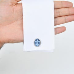 Gemelos flor de lis de plata de ley con camafeo de ágata de Vaibhav Dhadda