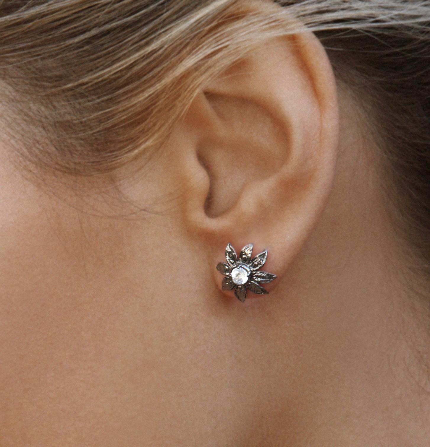 Sterling Silver Flower Stud Earrings with Moonstones with 14 Karat Gold Post In New Condition For Sale In Weehawken, NJ