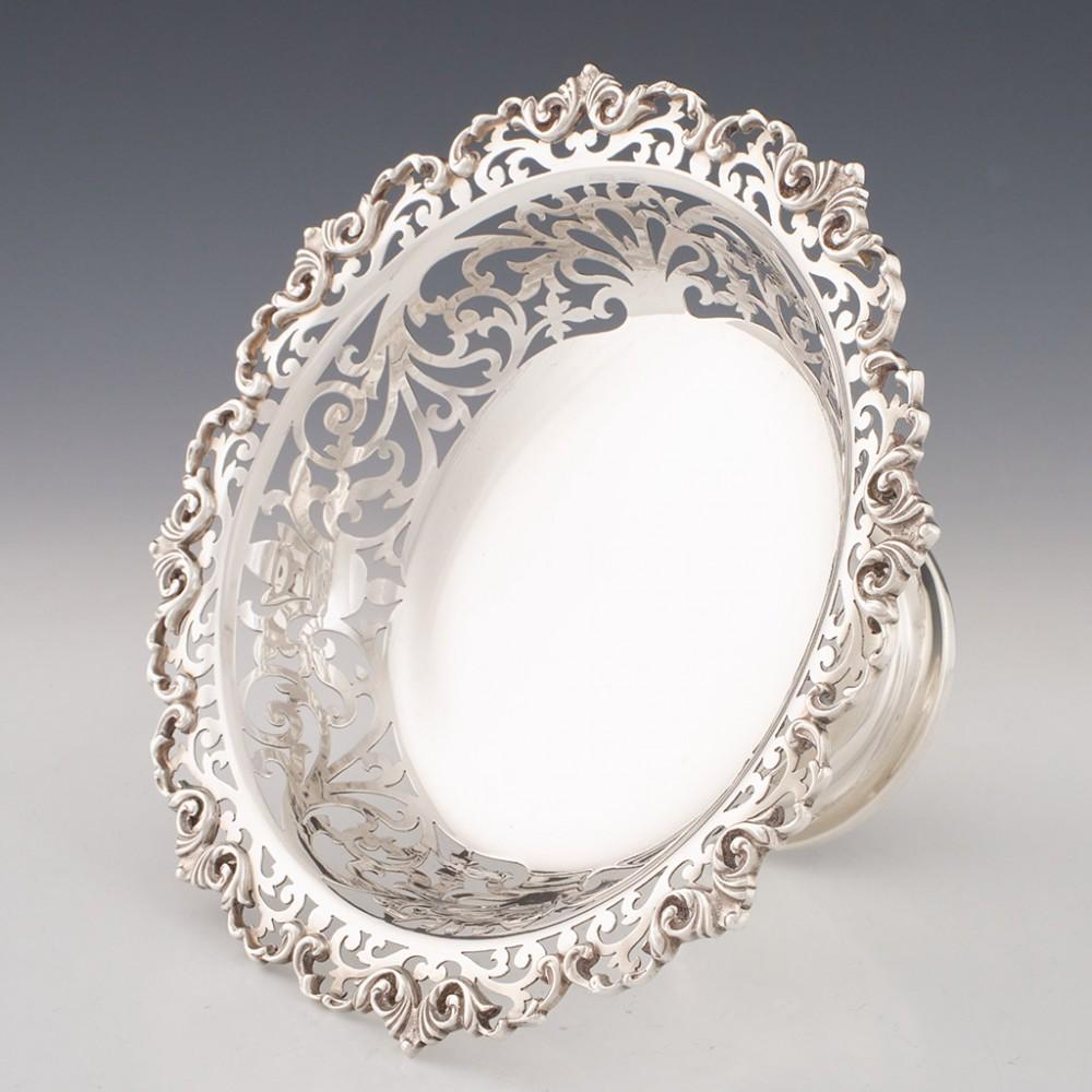 Sterling Silver Footed Bowl Sheffield, 1898

Additional information:
Date : Hallmarked in Sheffield in 1898 For John Round and Son
Period : Victoria
Origin : Sheffield, Yorkshire, England
Decoration : Applied terraced foot with tapering stem. The