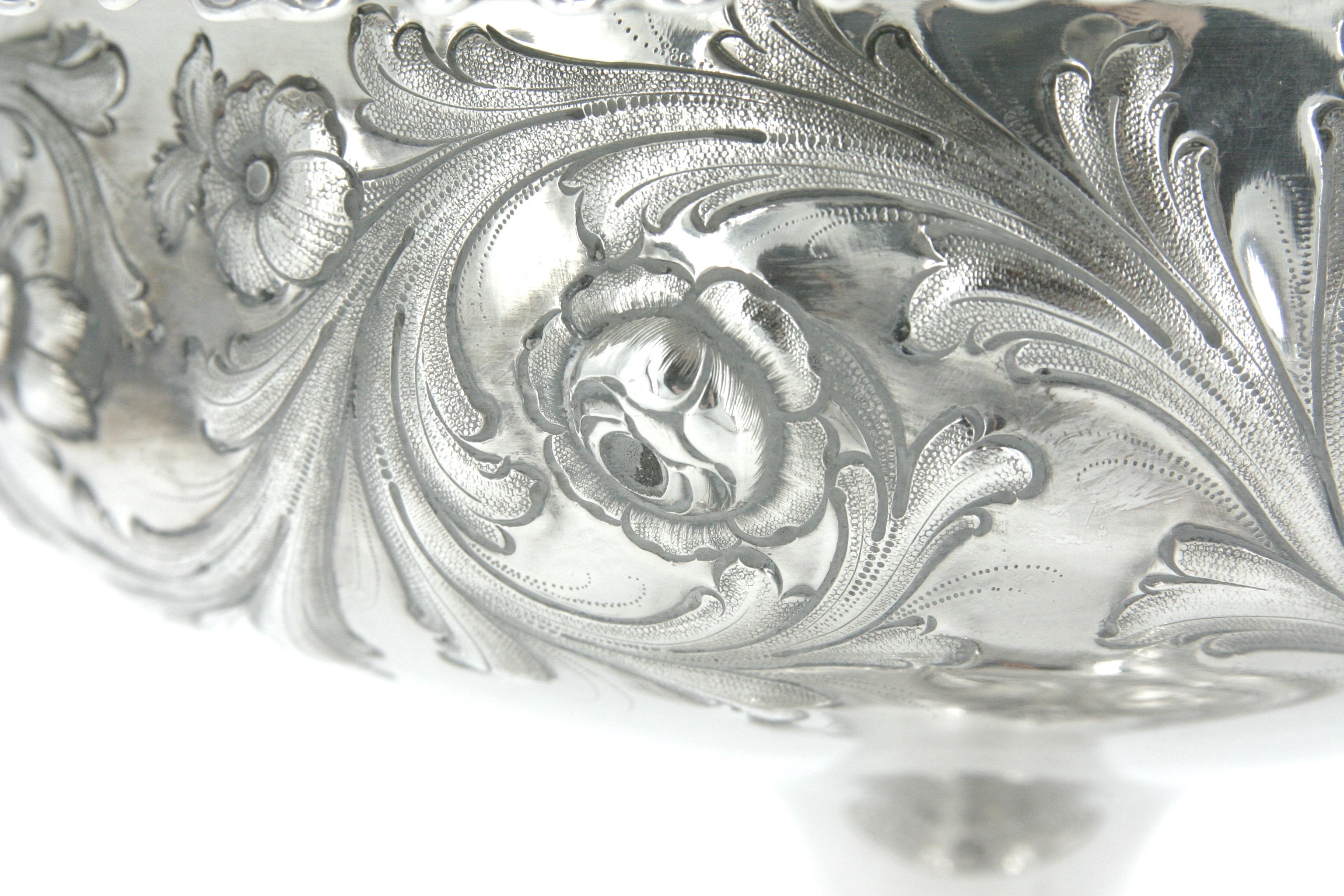 Bol con pie para centro de mesa de plata de ley Plata esterlina en venta