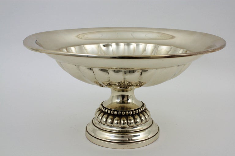 Sterling Silver Footed Centerpiece Bowl / Fruit Bowl In Good Condition For Sale In Barcelona, ES