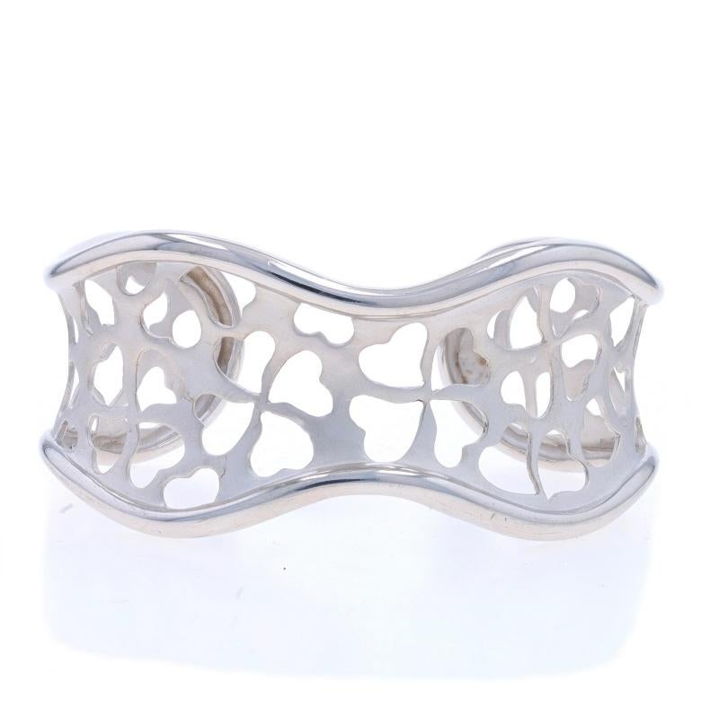Contenuto del metallo: Argento Sterling

Stile: Polsino
Tipo di chiusura: N/A (scivola sul polso)
Tema: Quadrifogli e trifogli della fortuna
Caratteristiche: Design a taglio aperto e Silhouette contornata con finiture lisce e
