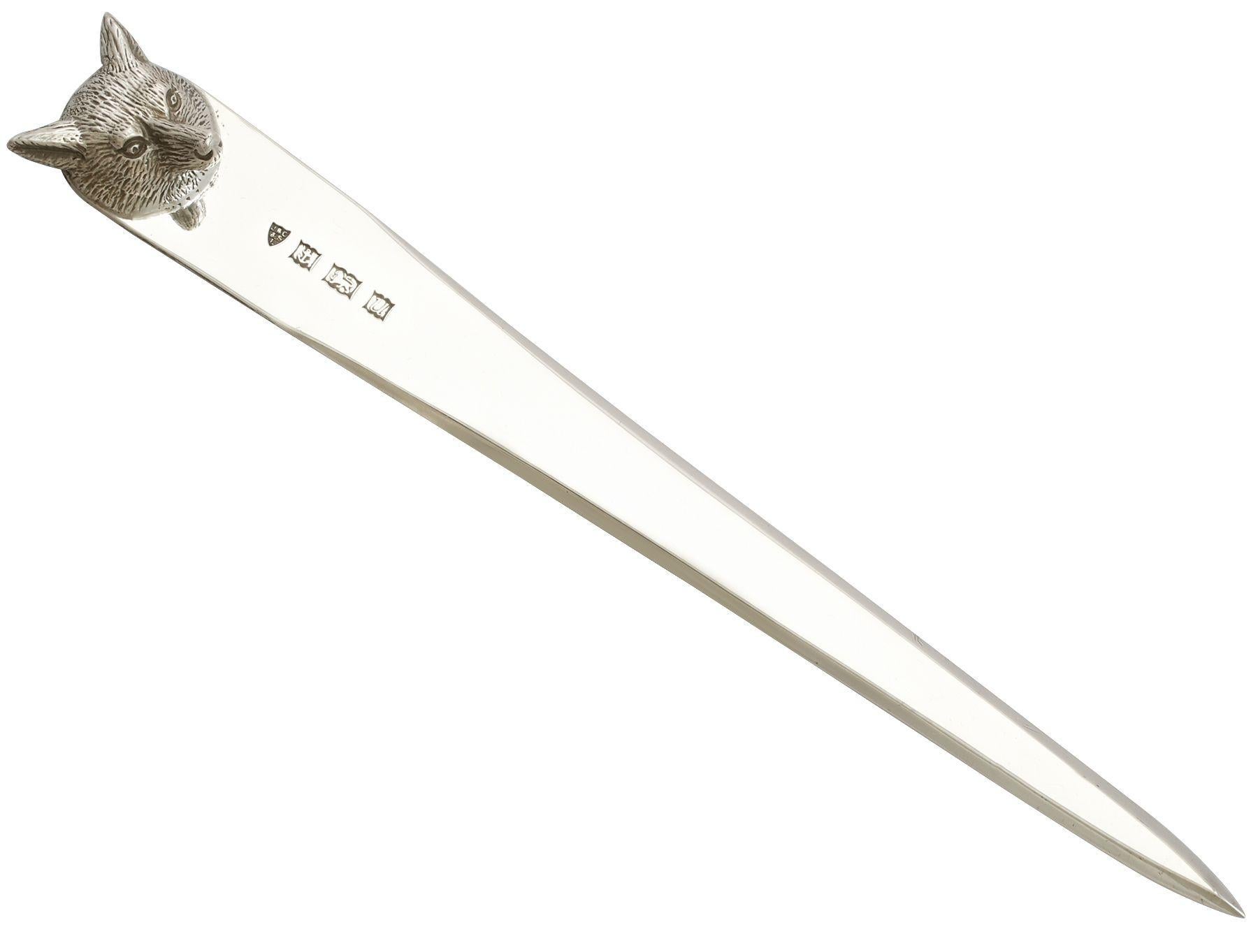 An exceptional, fine and impressive vintage Elizabeth II English sterling silver letter opener / paper knife - boxed; an addition to our silver flatware collection.

This exceptional vintage English sterling silver paper knife has a plain tapering