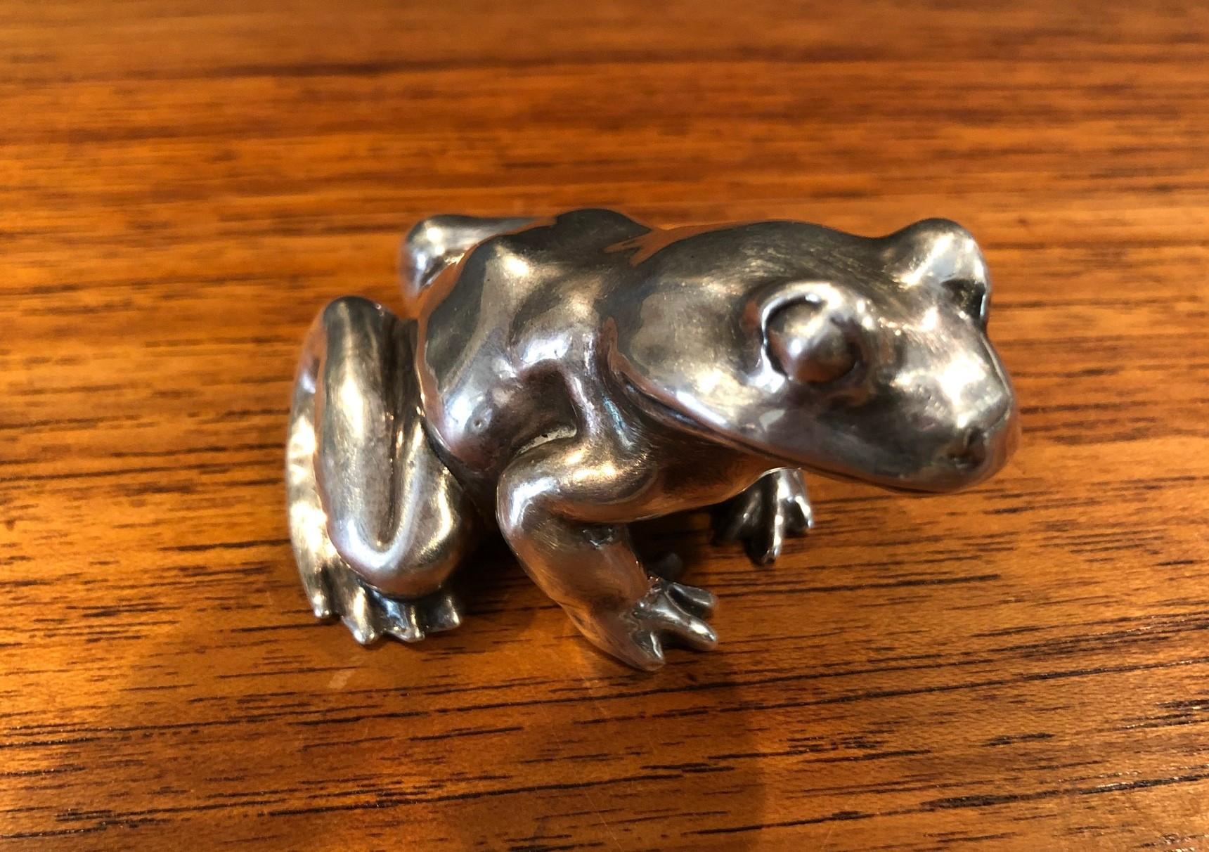 A very cool sterling silver frog / toad sculpture, circa 1970s. The frog is 3