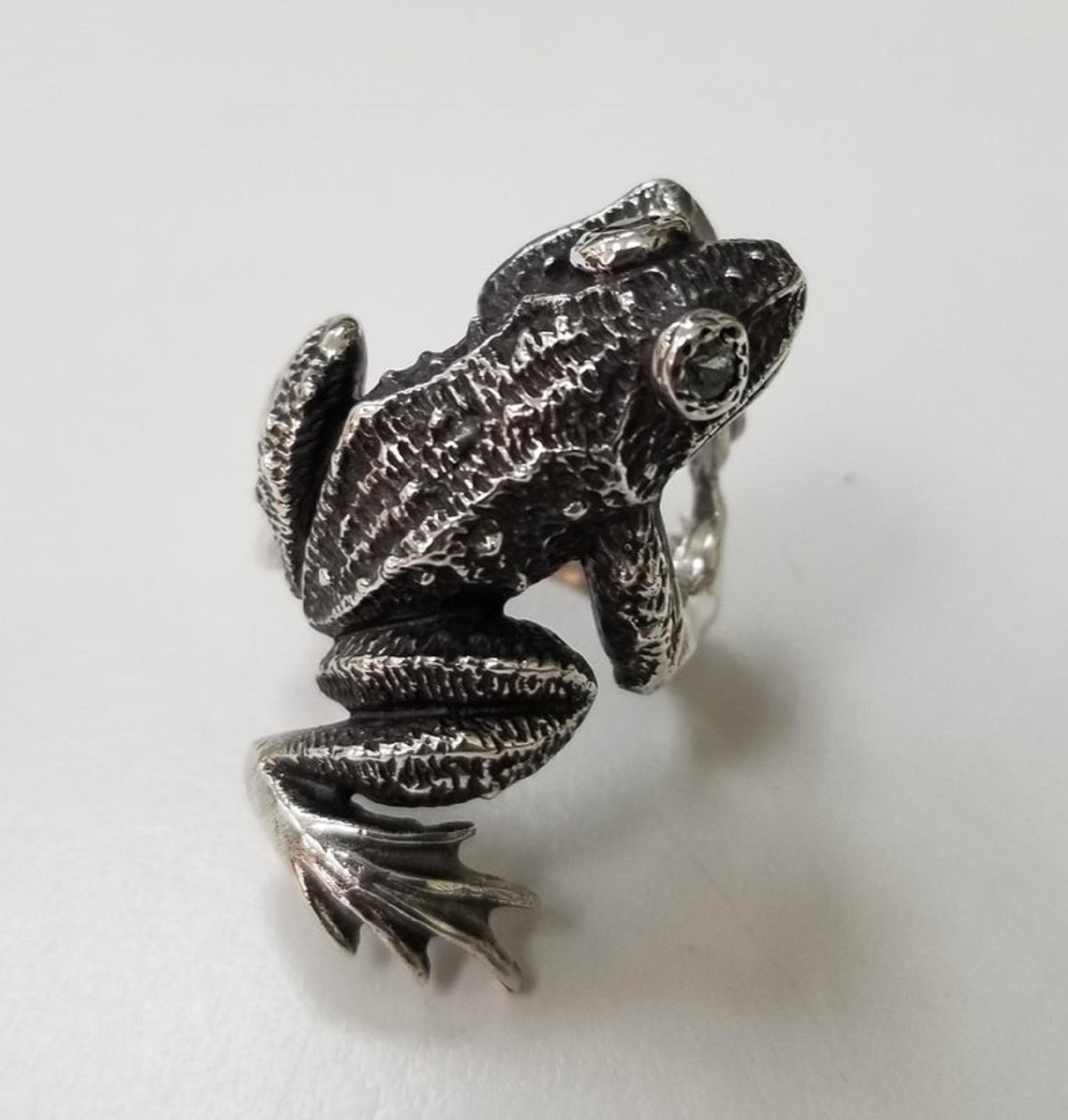 Round Cut Sterling Silver Frog with Green Sapphire as Eyes Weighing .24pts For Sale
